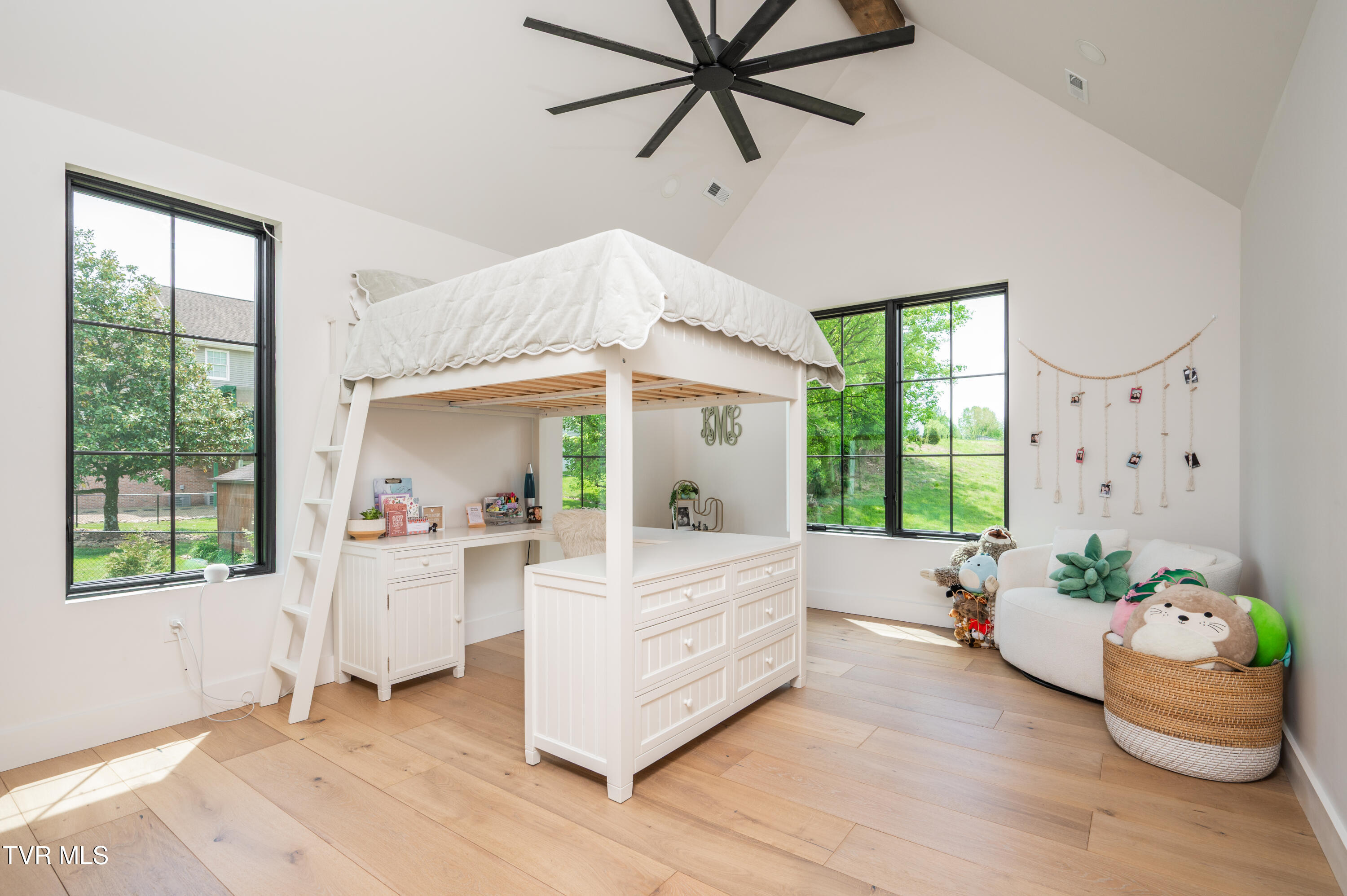 Kingsport, Tennessee, 37664, United States, 4 Bedrooms Bedrooms, ,4 BathroomsBathrooms,Residential,For Sale,1981214