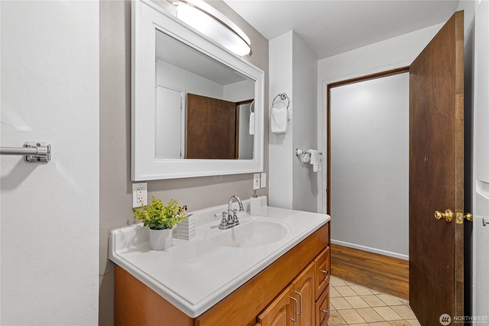 Seatac, Washington, 98188, United States, 3 Bedrooms Bedrooms, ,2 BathroomsBathrooms,Residential,For Sale,1905826