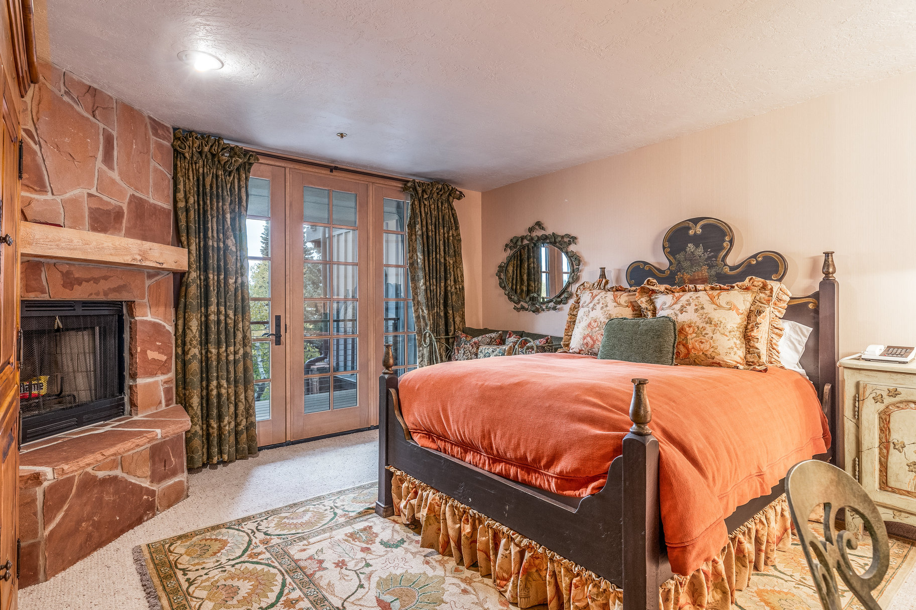  Rare End Unit in Stag Lodge with Unmatched Views & Ski Access - 物件實景