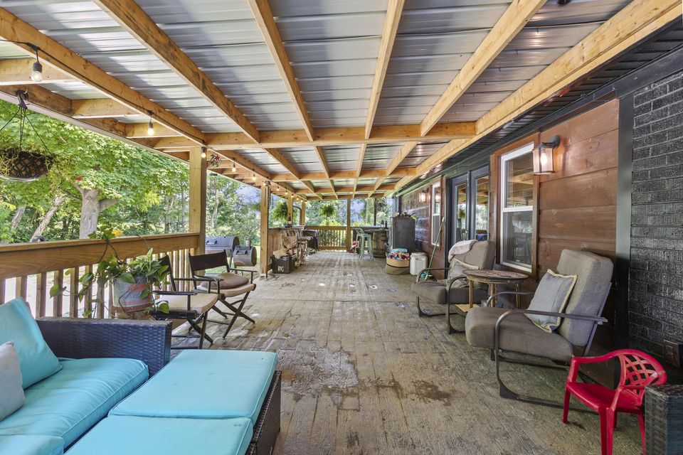 Versailles, Kentucky, 40383, United States, 3 Bedrooms Bedrooms, ,2 BathroomsBathrooms,Residential,For Sale,1976488