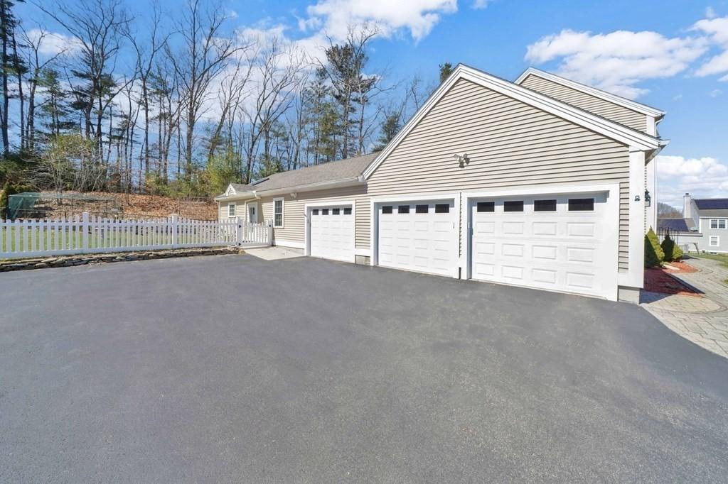 Oxford, Massachusetts, 01540, United States, 4 Bedrooms Bedrooms, ,4 BathroomsBathrooms,Residential,For Sale,1936880