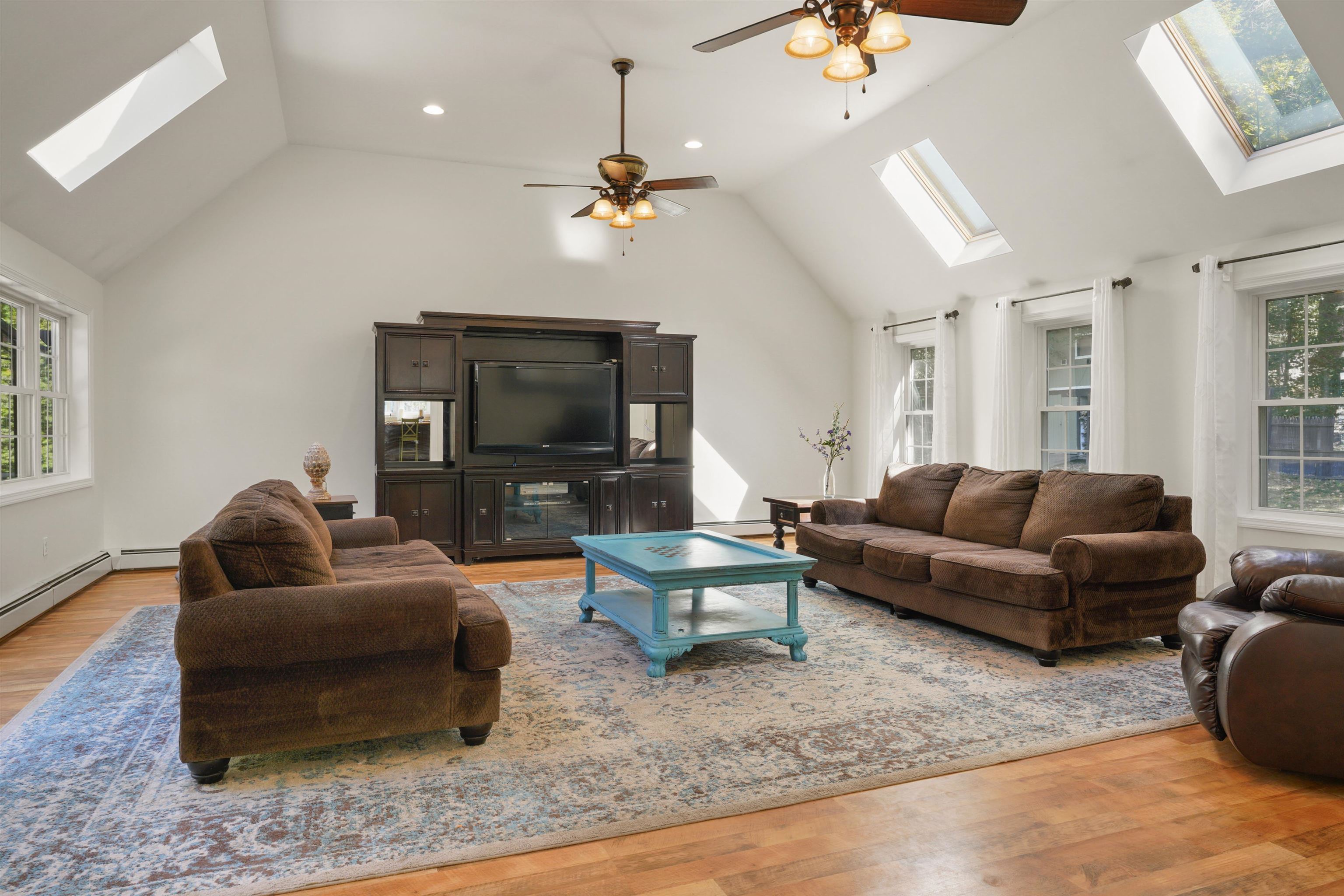 Plaistow, New Hampshire, 03865, United States, 4 Bedrooms Bedrooms, ,3 BathroomsBathrooms,Residential,For Sale,1987491