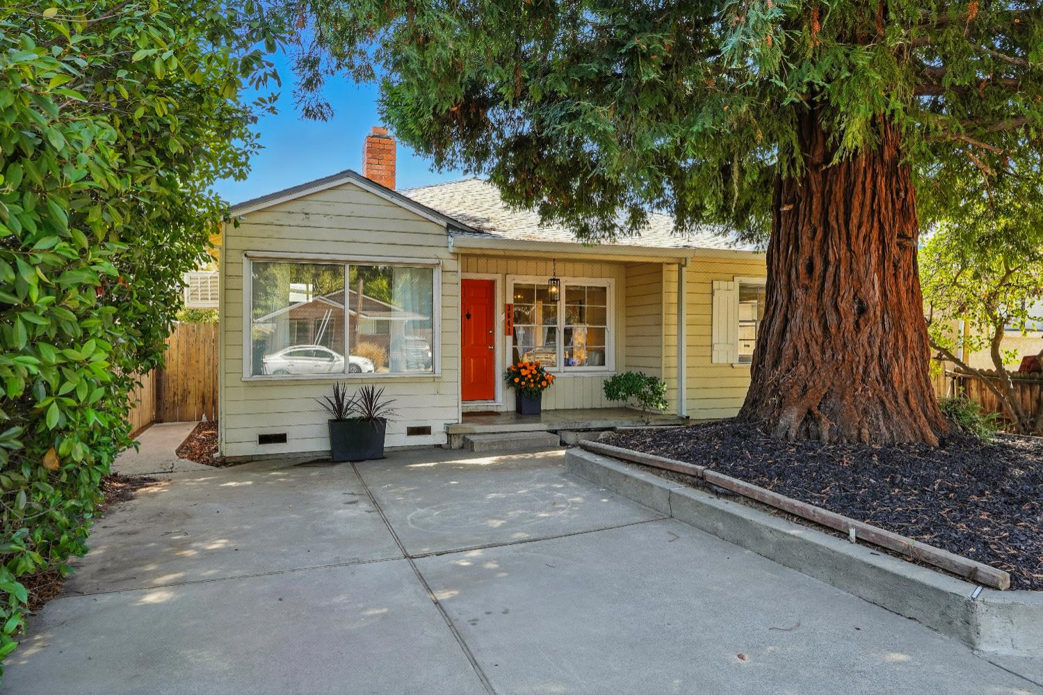 Sacramento, California, 95820, United States, 3 Bedrooms Bedrooms, ,2 BathroomsBathrooms,Residential,For Sale,1940182