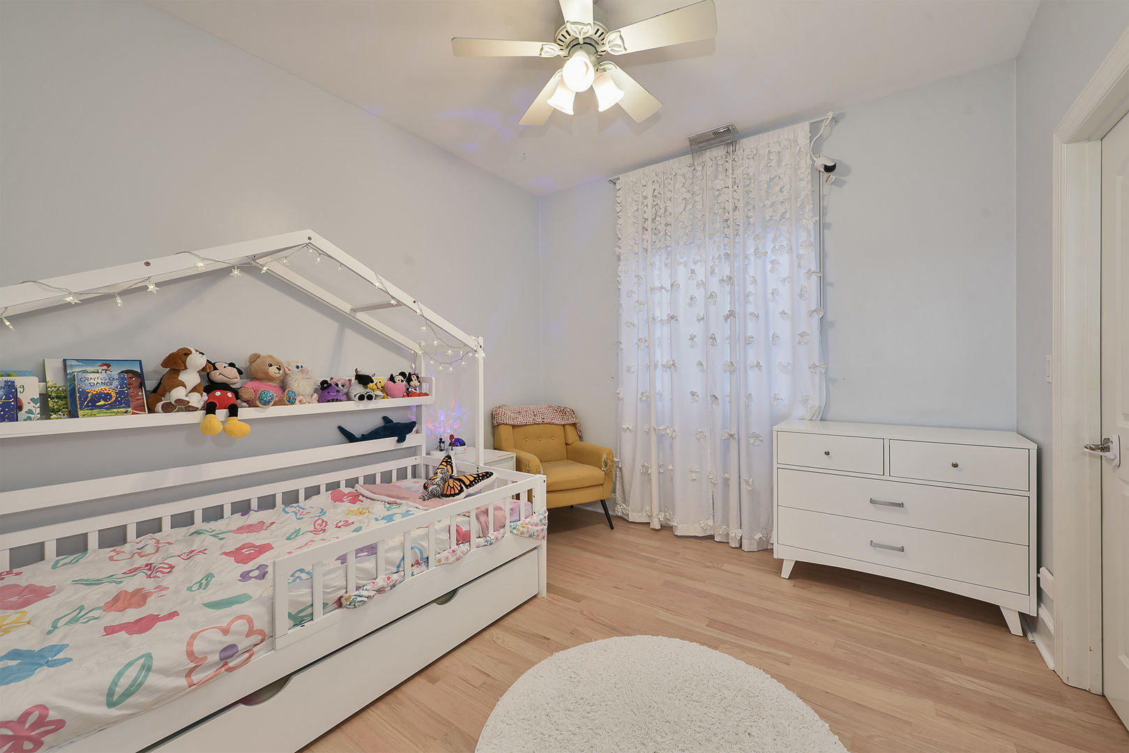 Chicago, Illinois, 60657, United States, 5 Bedrooms Bedrooms, ,4 BathroomsBathrooms,Residential,For Sale,1974505