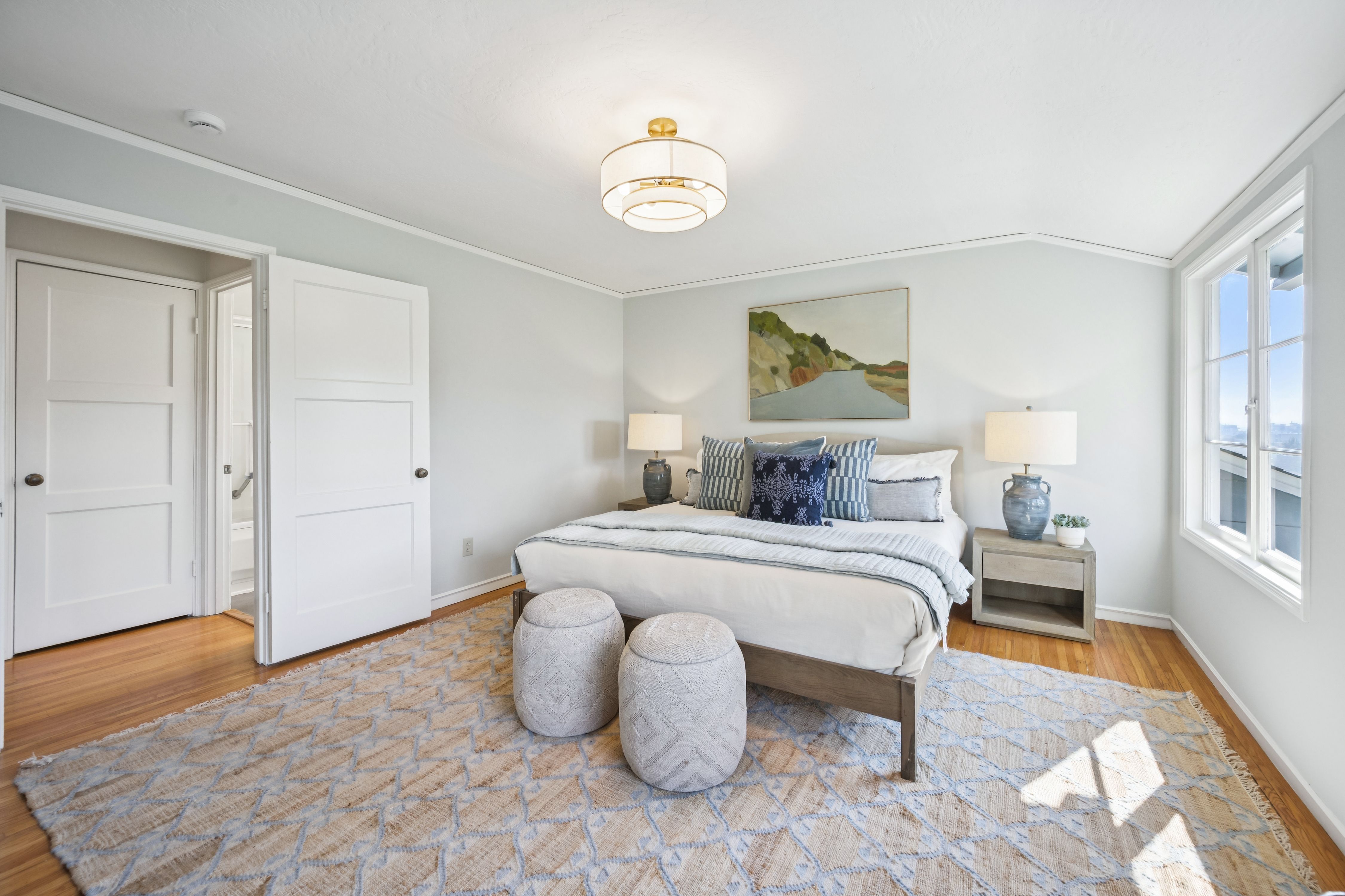  Spacious Corner-Lot Residence Offering Flexible Living Near Lake Merritt - 物件實景