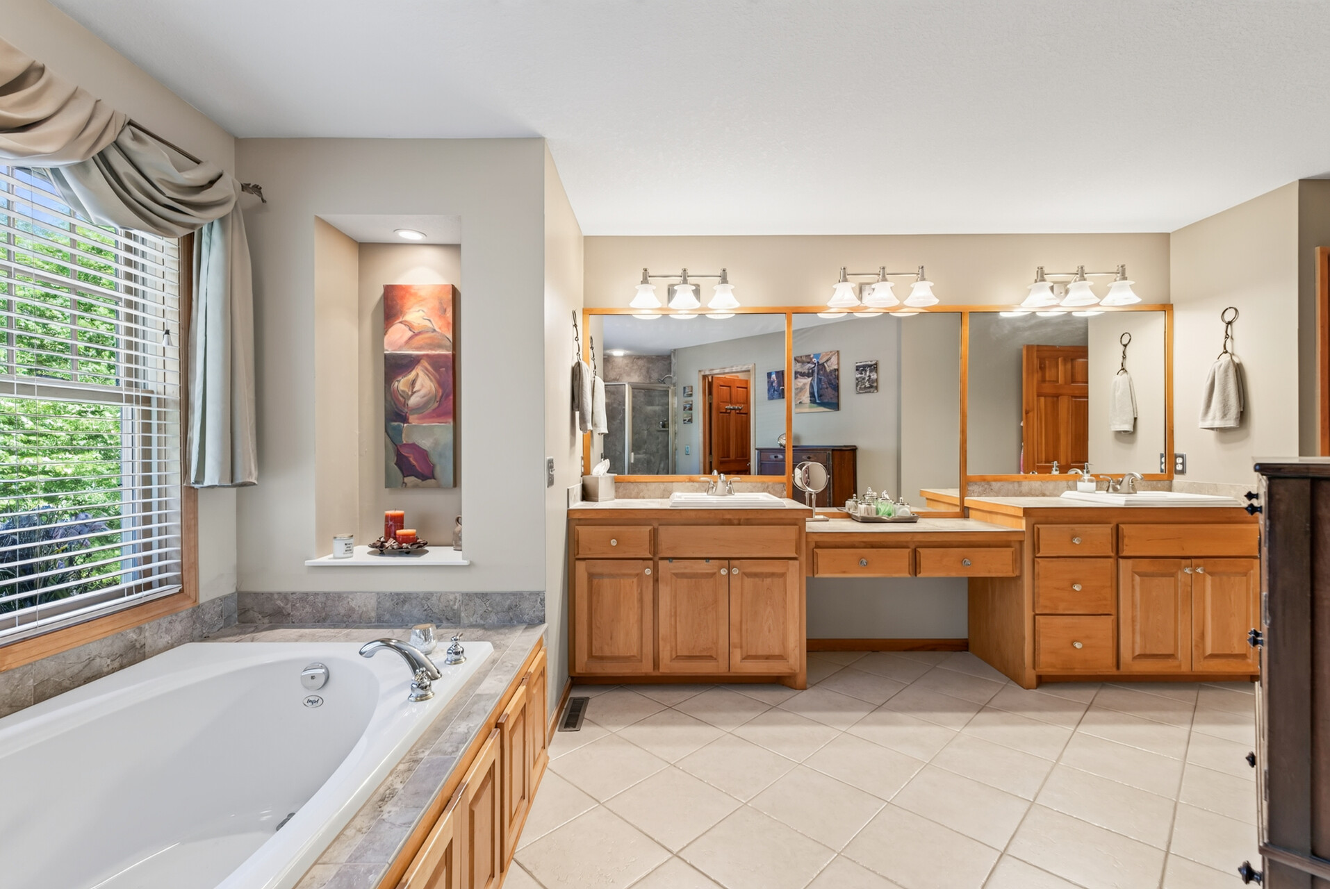  Elegant Fox Ridge Retreat with Exceptional Entertaining Spaces - 物件實景