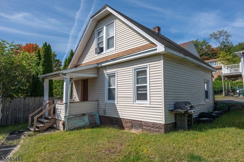Haledon Boro, New Jersey, 07508, United States, 4 Bedrooms Bedrooms, ,3 BathroomsBathrooms,Residential,For Sale,1995412