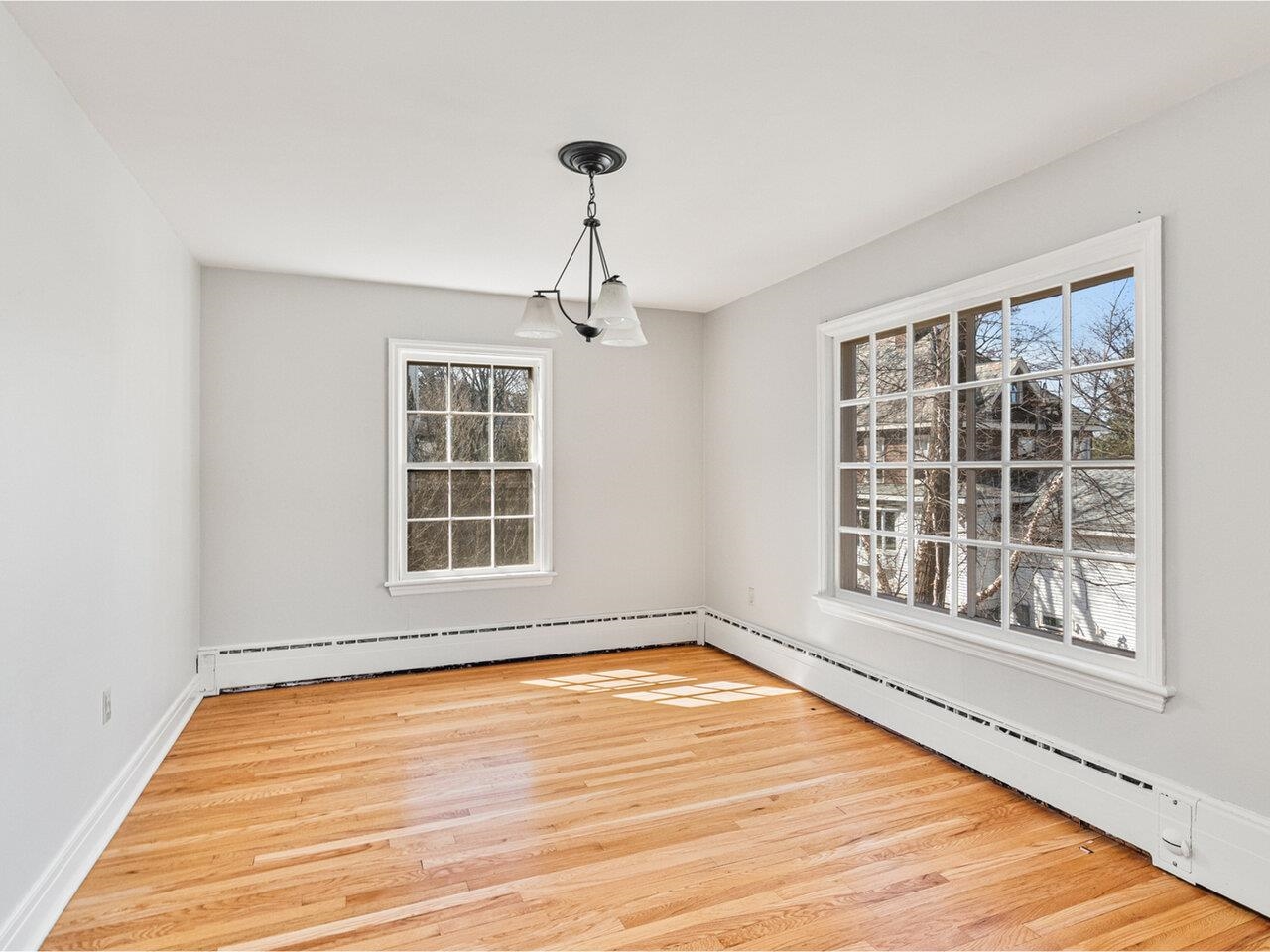 Burlington, Vermont, 05401, United States, 3 Bedrooms Bedrooms, ,2 BathroomsBathrooms,Residential,For Sale,1777019