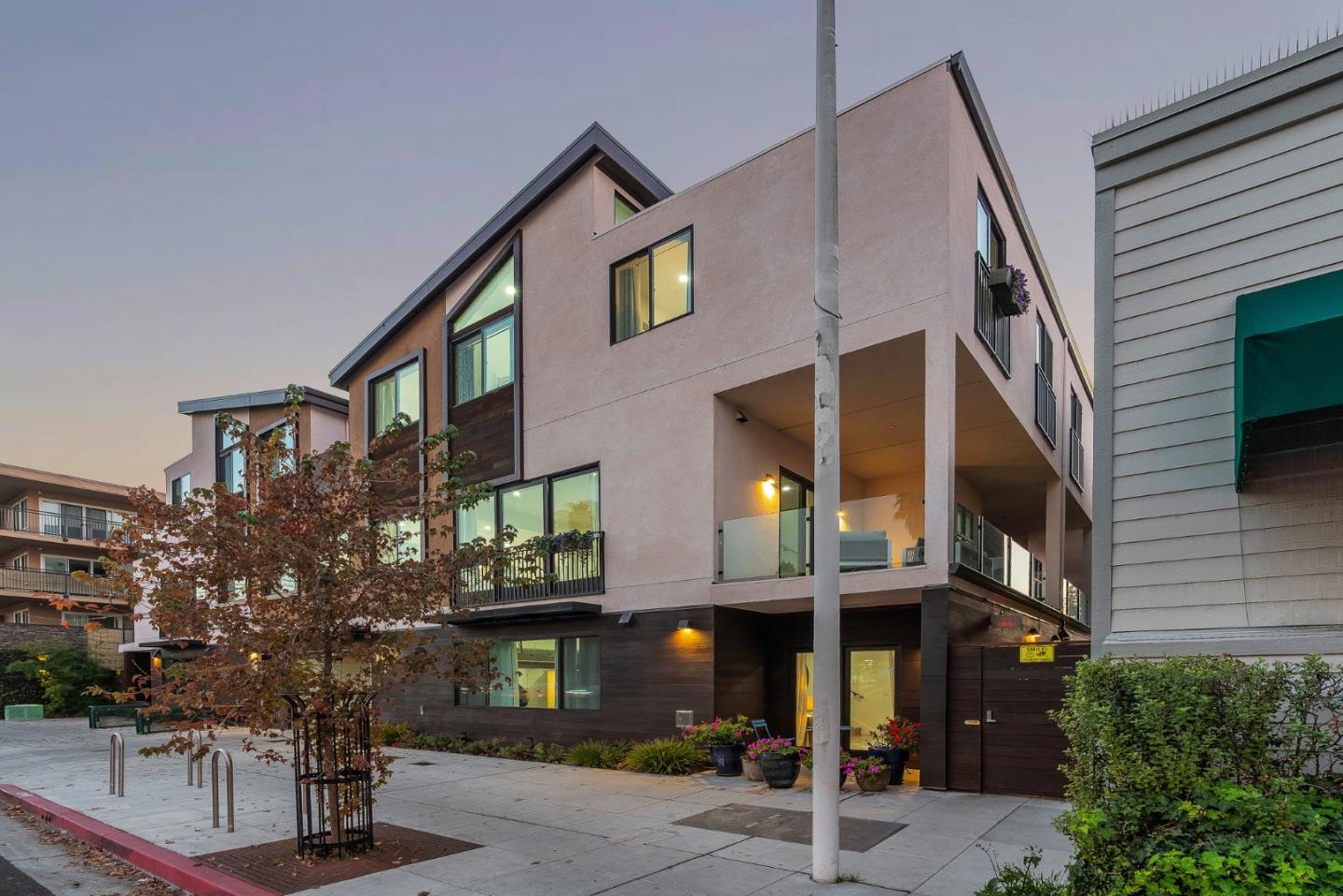 Redwood City, California, 94061, United States, 2 Bedrooms Bedrooms, ,3 BathroomsBathrooms,Residential,For Sale,2000792