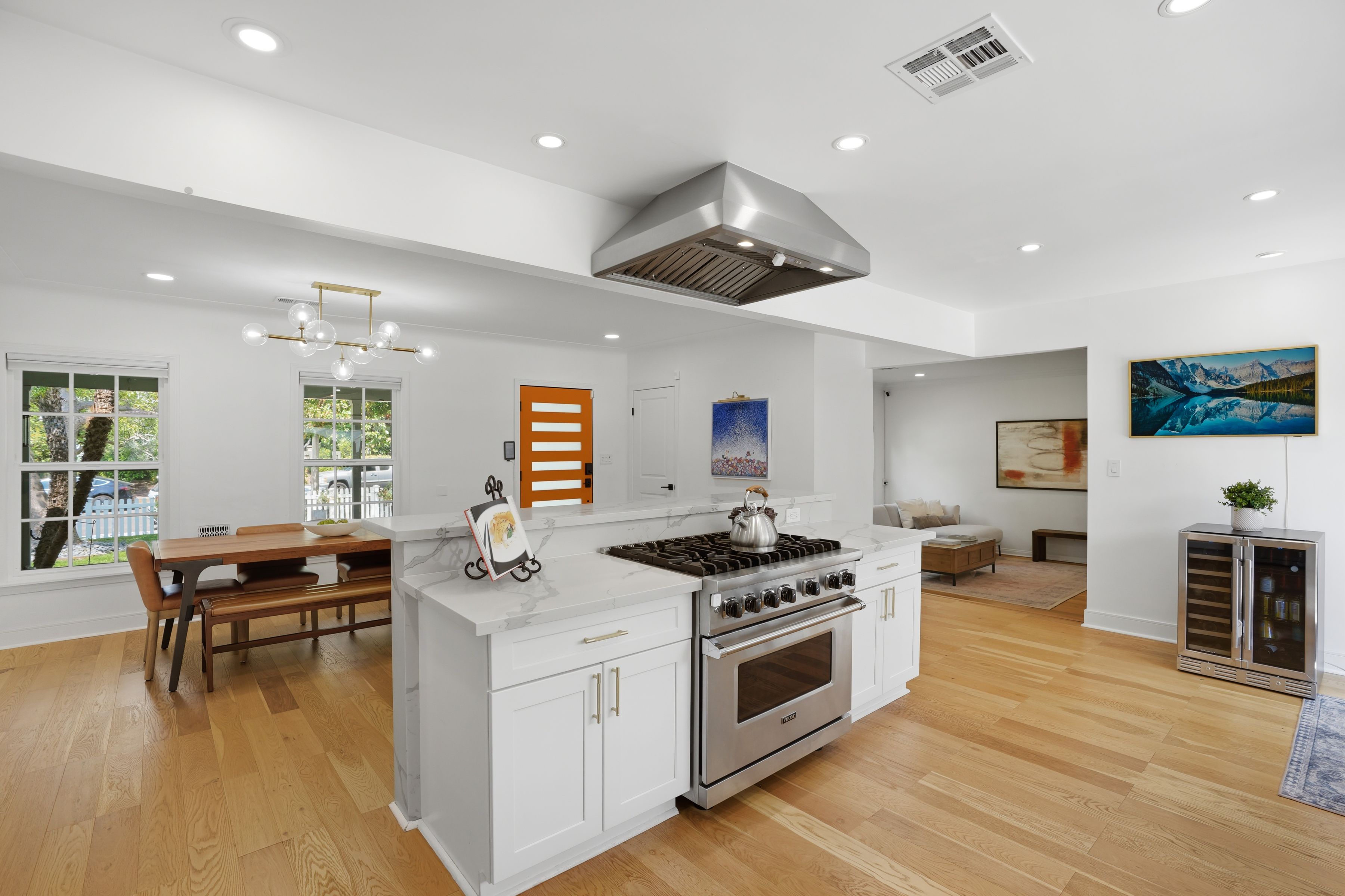  4744 Camellia Avenue - 物件實景
