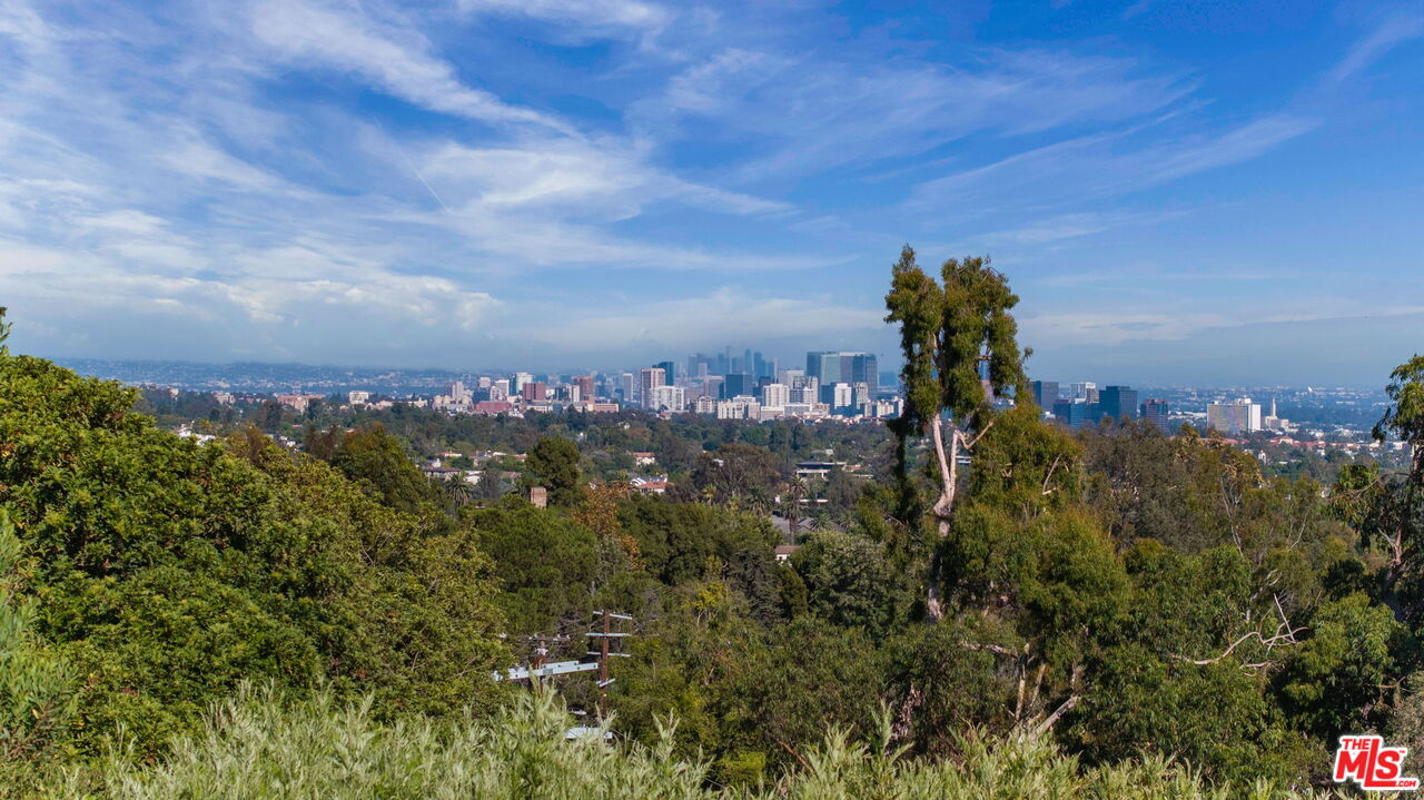 Los Angeles, California, 90049, United States, 5 Bedrooms Bedrooms, ,6 BathroomsBathrooms,Residential,For Sale,1950384