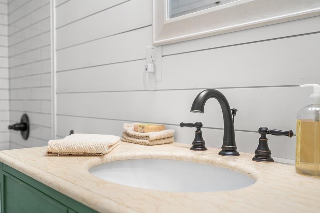 Murphy, North Carolina, 28906, United States, 2 Bedrooms Bedrooms, ,2 BathroomsBathrooms,Residential,For Sale,1976149