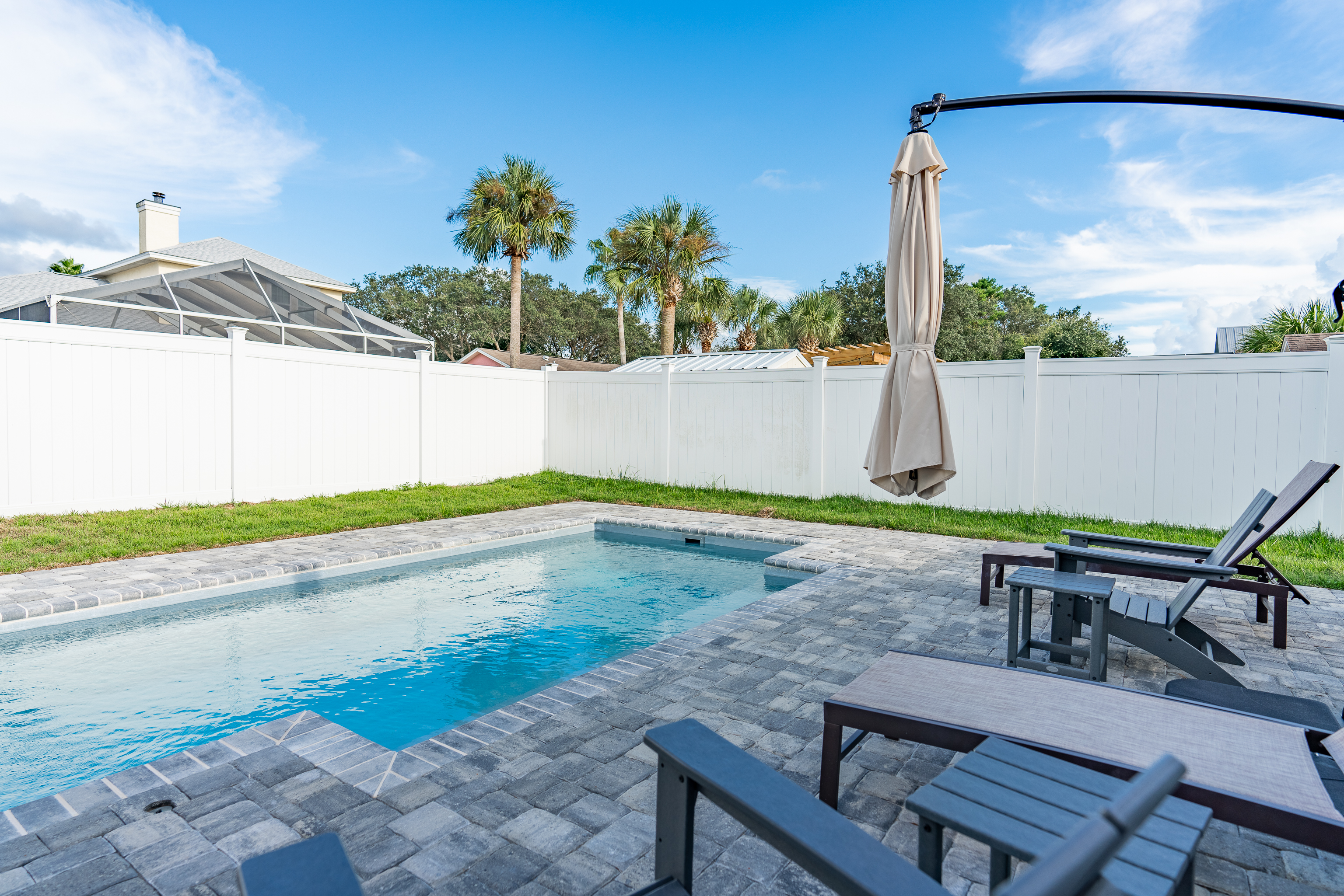 Rental-Ready Coastal Retreat with Heated Pool and No HOA - 物件實景