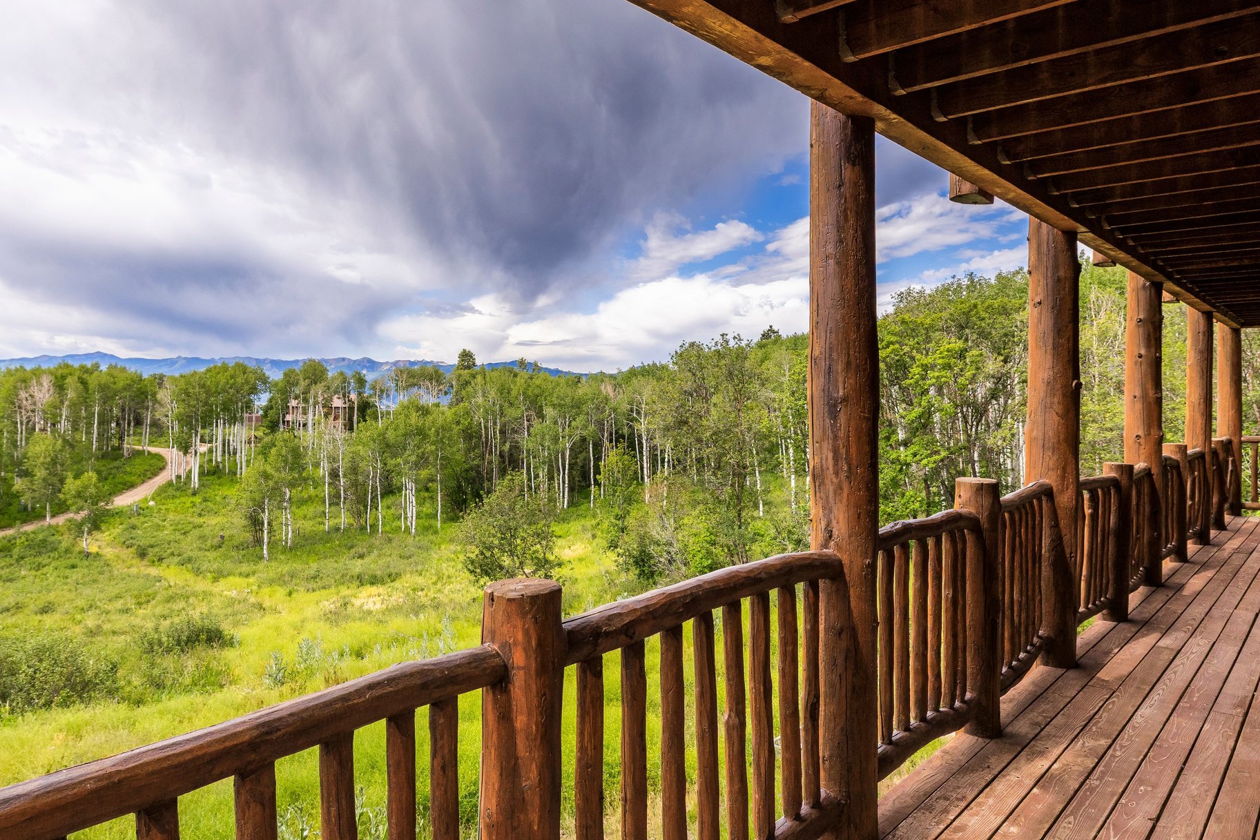  Large Cabin on 1.1 Acres with Scenic Mountain Views - 物件實景
