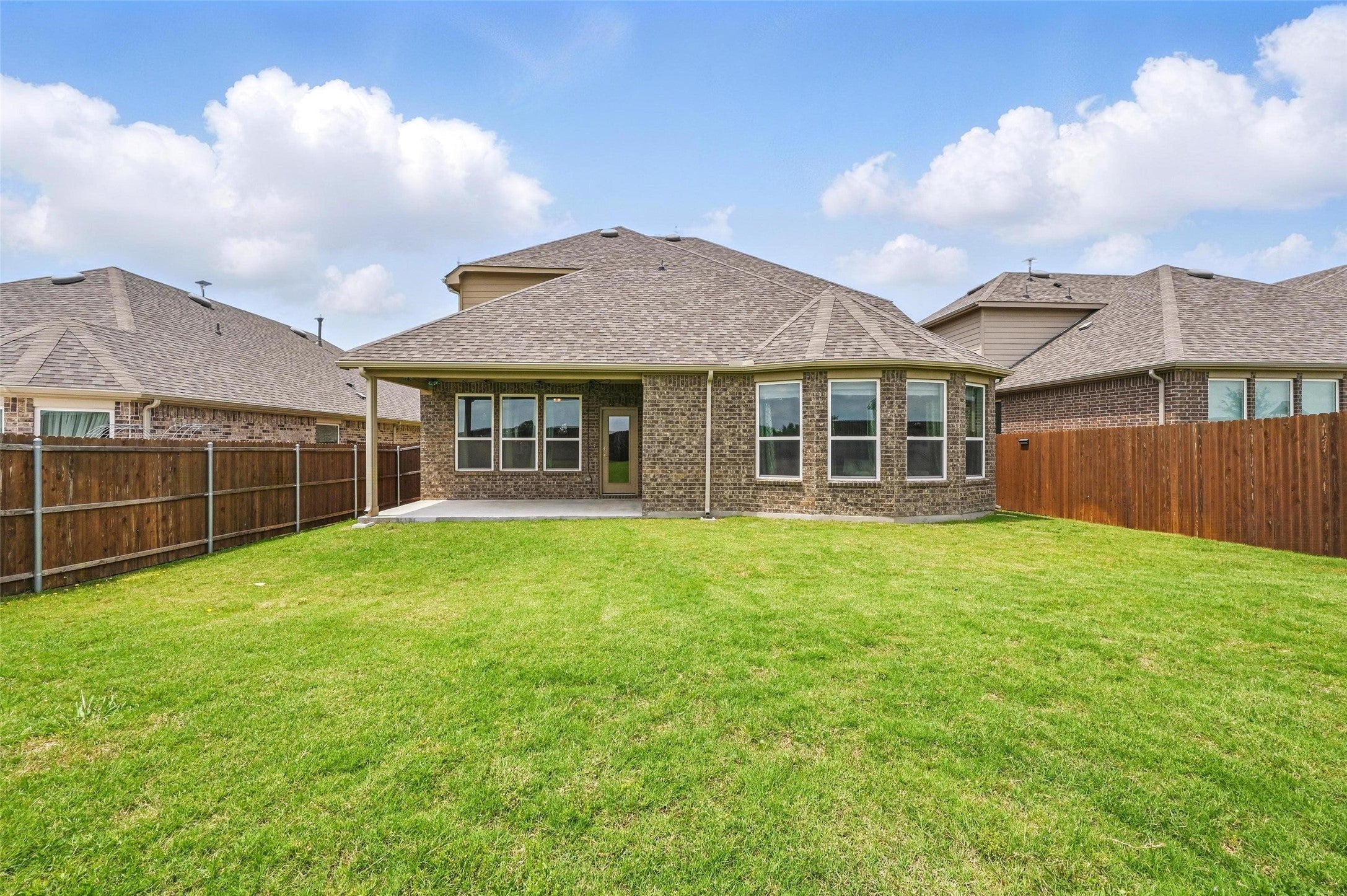 Fort Worth, Texas, 76052, United States, 4 Bedrooms Bedrooms, ,4 BathroomsBathrooms,Residential,For Sale,1980397