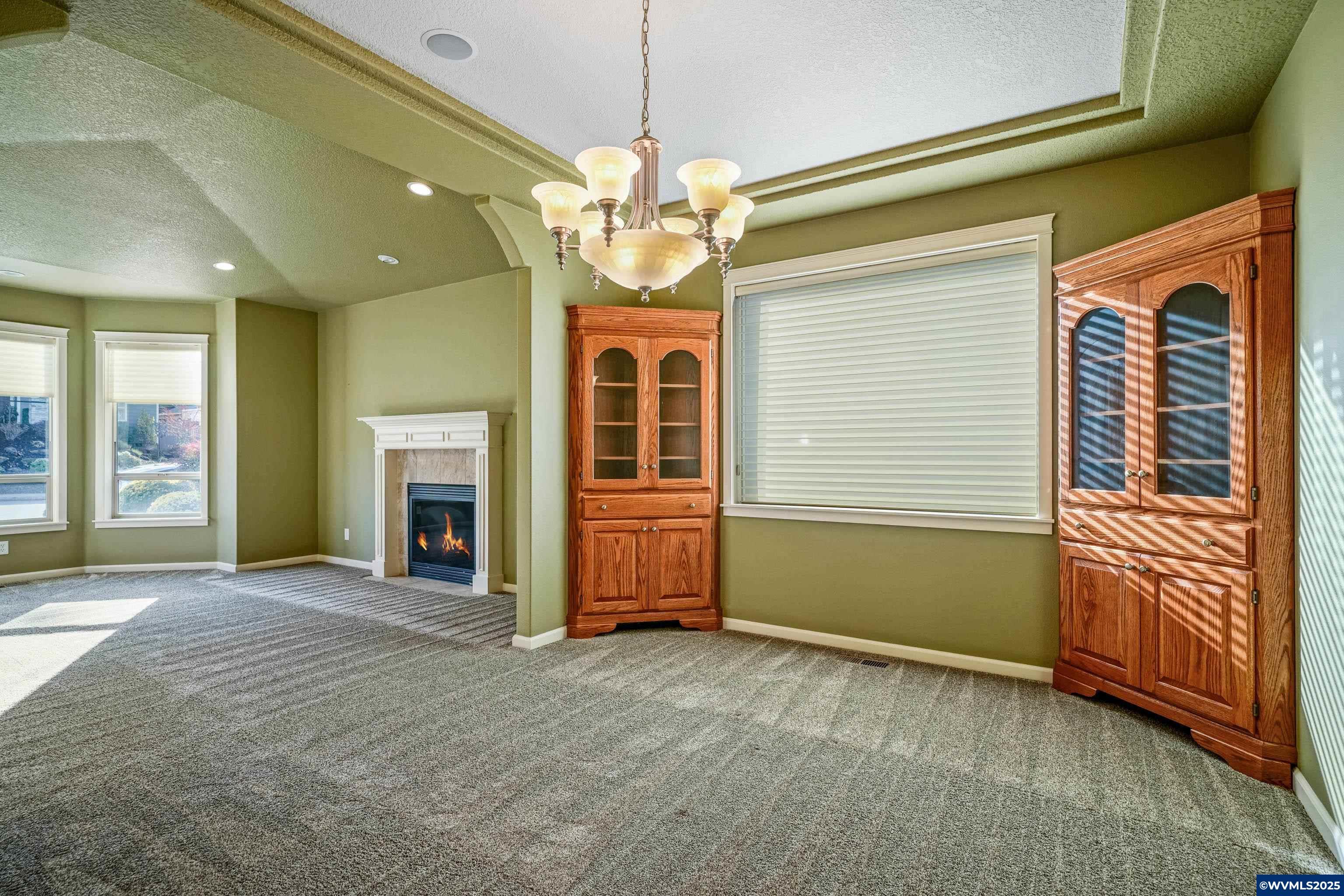 Salem, Oregon, 97306, United States, 3 Bedrooms Bedrooms, ,3 BathroomsBathrooms,Residential,For Sale,1989226