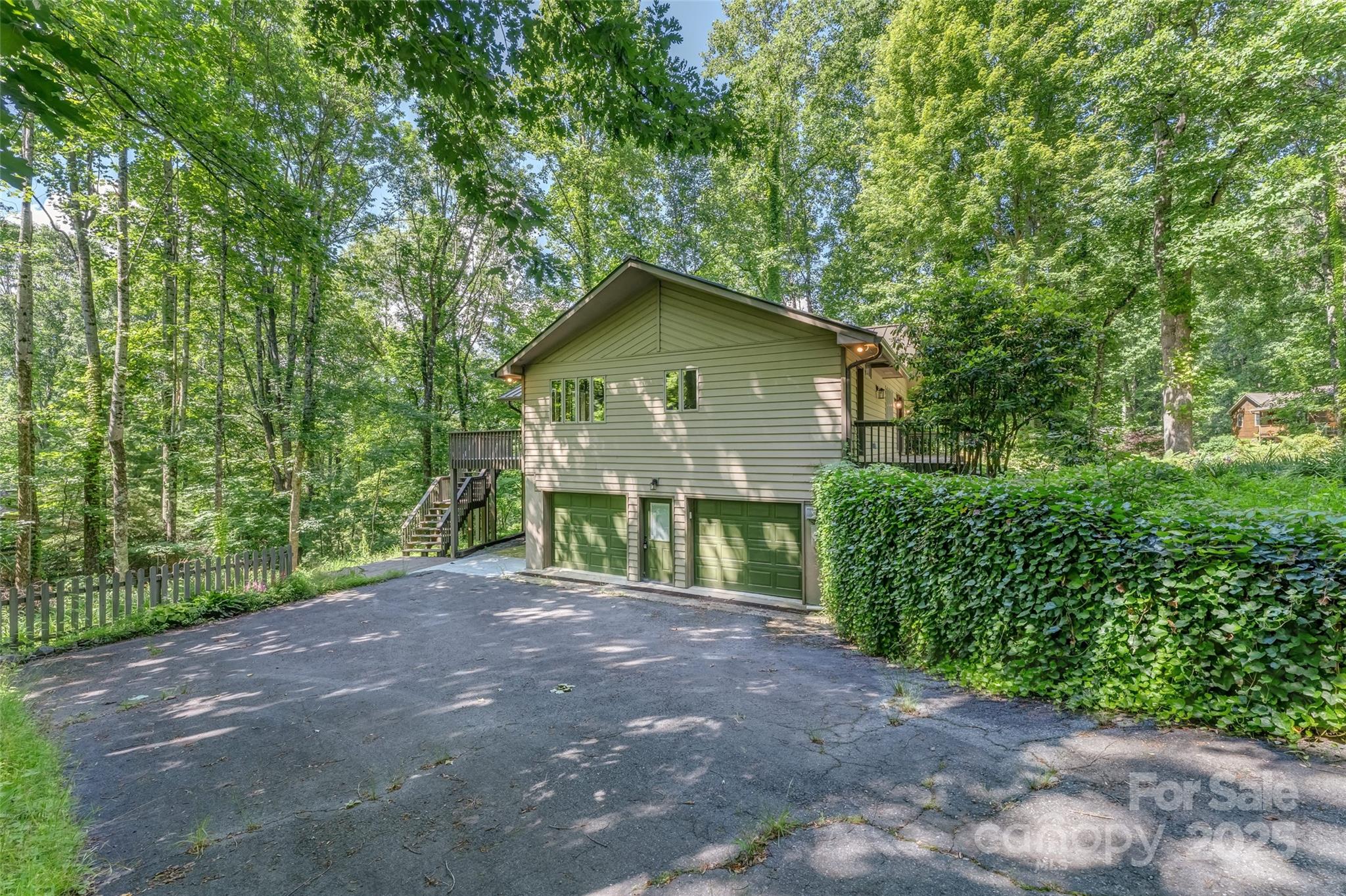 Maggie Valley, North Carolina, 28751, United States, 3 Bedrooms Bedrooms, ,3 BathroomsBathrooms,Residential,For Sale,1976067