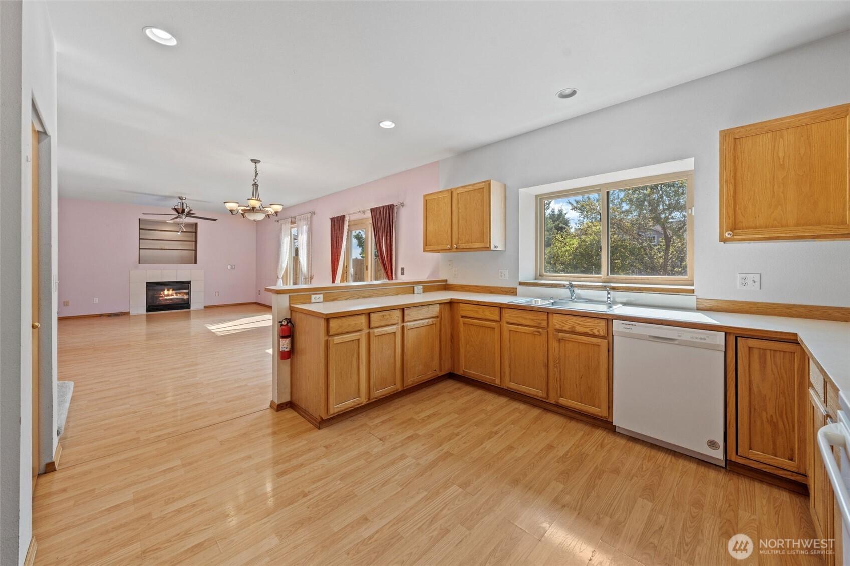 TACOMA, Washington, 98422, United States, 4 Bedrooms Bedrooms, ,3 BathroomsBathrooms,Residential,For Sale,1948002