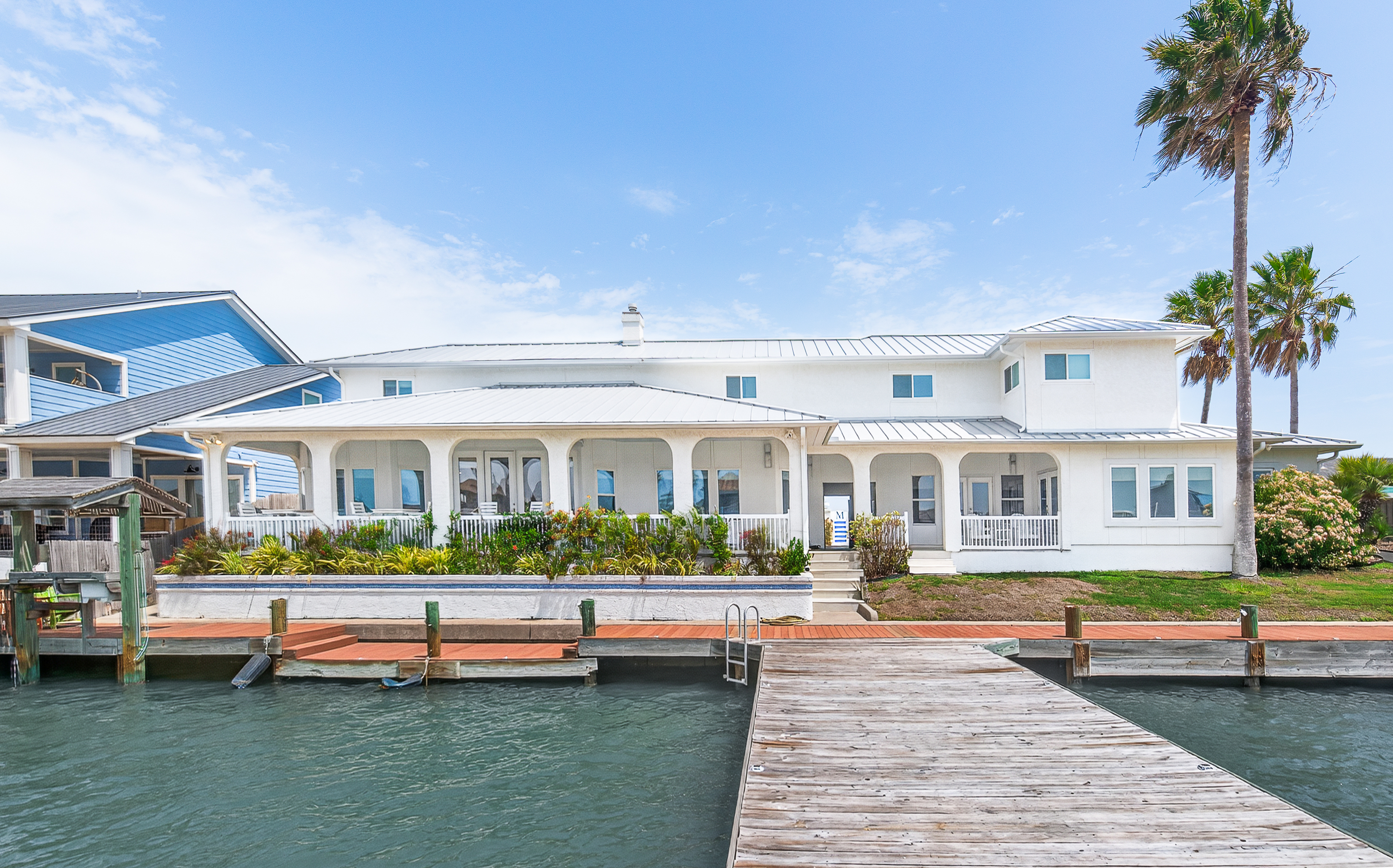  Canal-Front Estate in Island Moorings - 物件實景