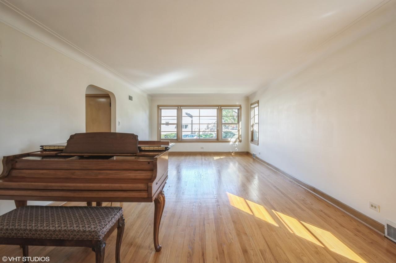 7527 W Wabansia Avenue W, Elmwood Park, Illinois, 60707, United States, 4 Bedrooms Bedrooms, ,4 BathroomsBathrooms,Residential,For Sale,7527 w wabansia AVE w,1635528
