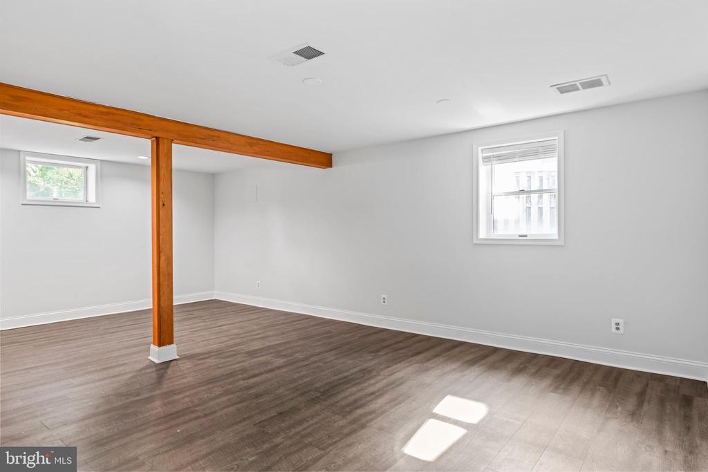 Falls Church, Virginia, 22043, United States, 5 Bedrooms Bedrooms, ,3 BathroomsBathrooms,Residential,For Sale,1977846