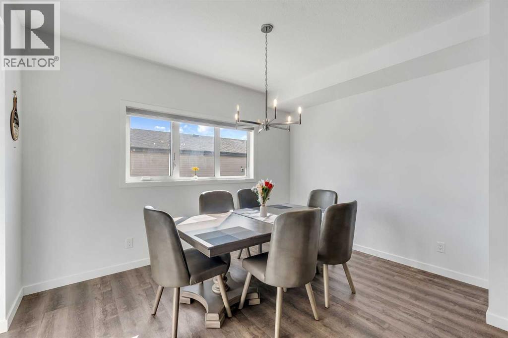 CALGARY, Alberta, T2X 4R1, CA, 3 Bedrooms Bedrooms, ,2 BathroomsBathrooms,Residential,For Sale,1949182