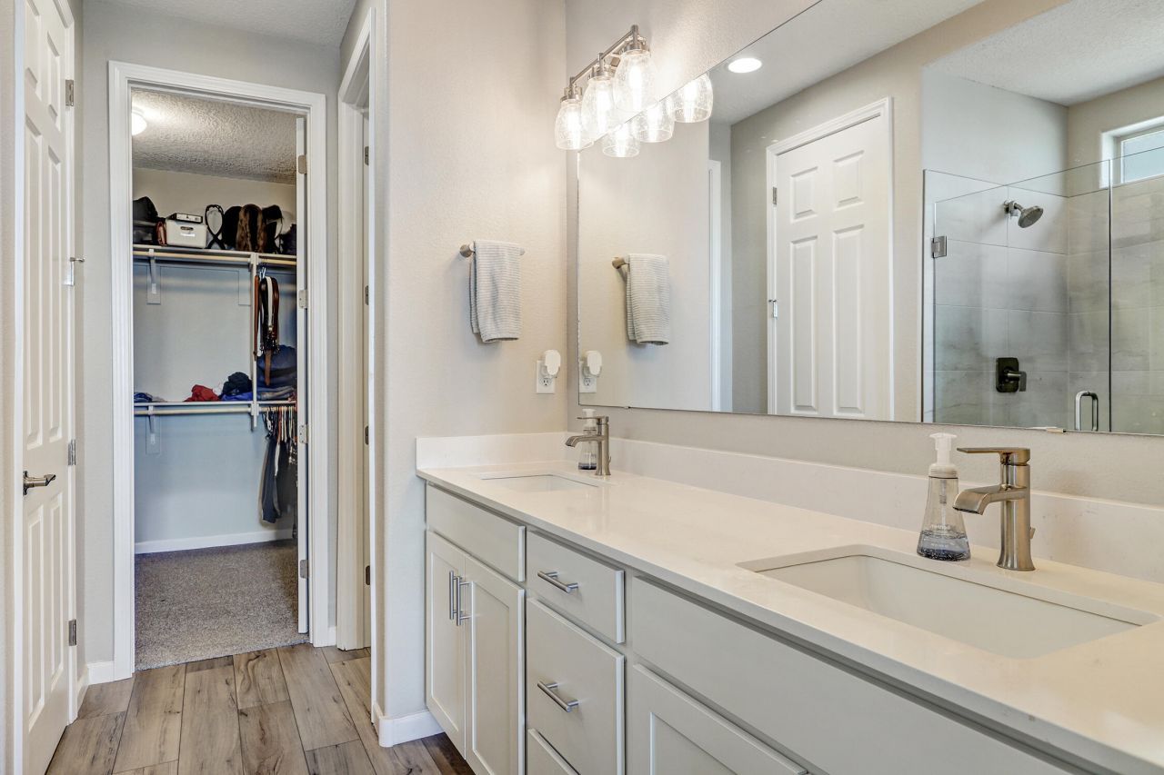 Rio Rancho, New Mexico, 87124, United States, 5 Bedrooms Bedrooms, ,4 BathroomsBathrooms,Residential,For Sale,2003162