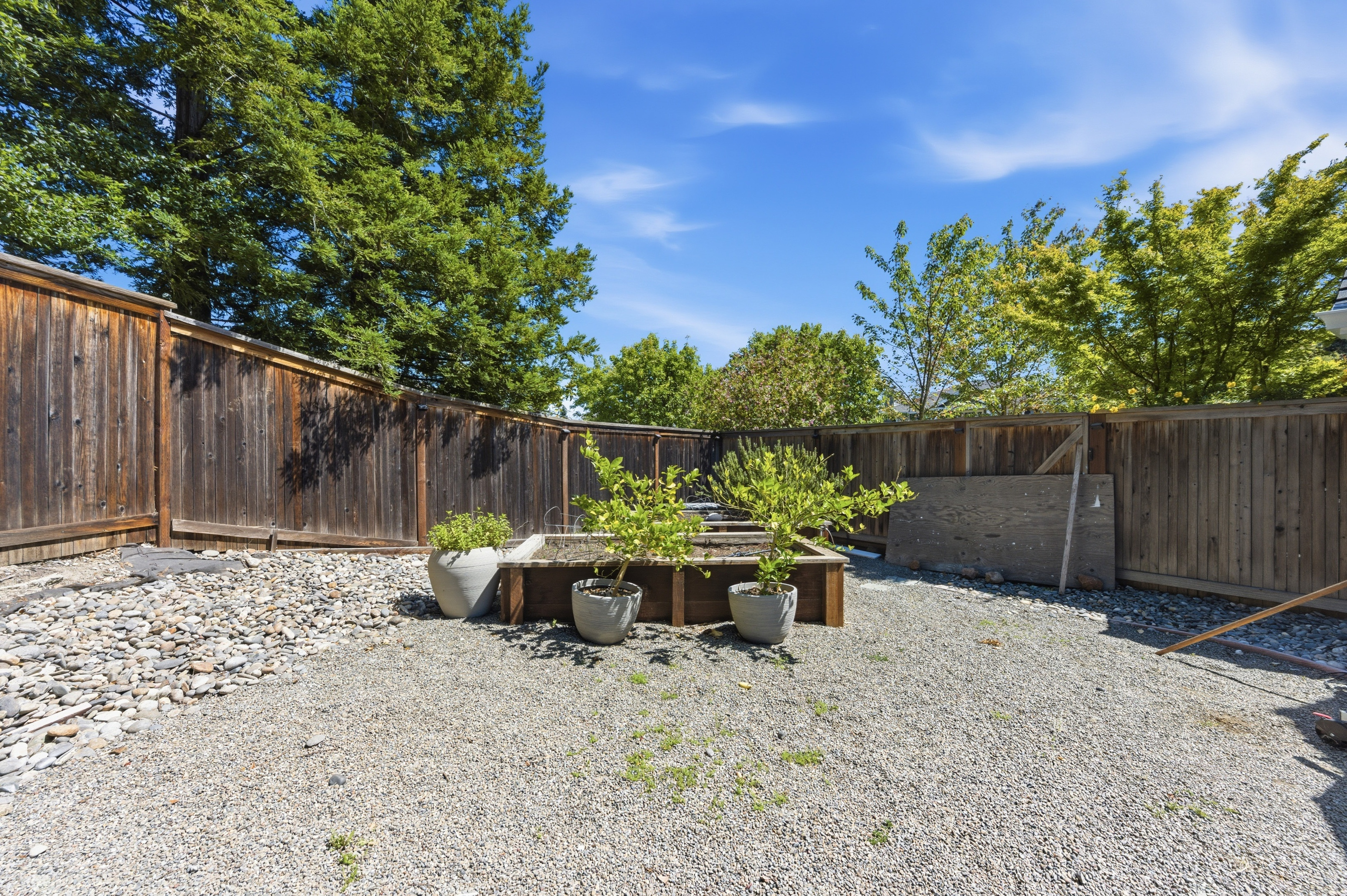  Timeless Transitional Estate with Resort-Style Backyard - 物件實景