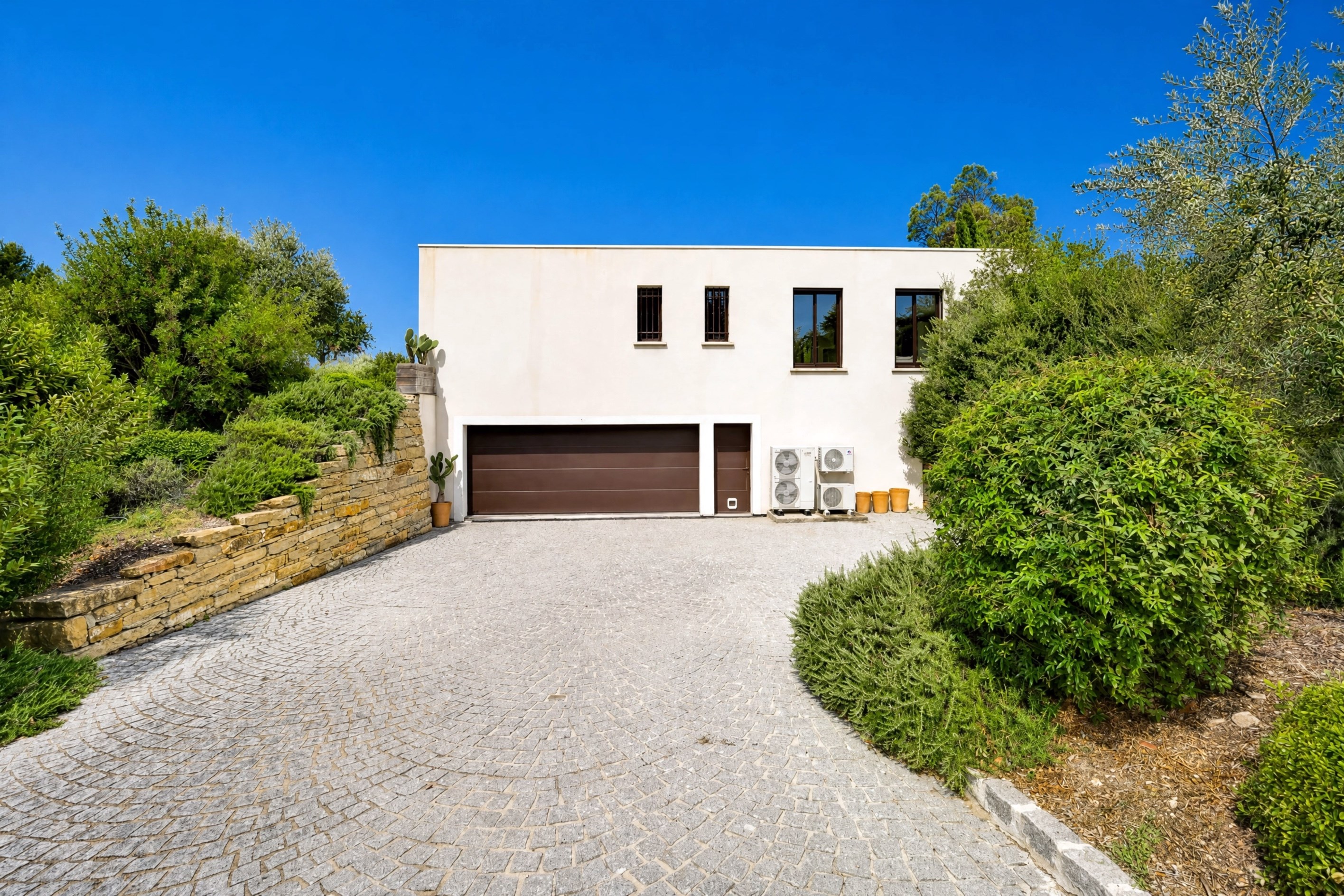  THE LUXURY OF SINGLE-LEVEL LIVING IN A SECURE PRIVATE ESTATE - 物件實景