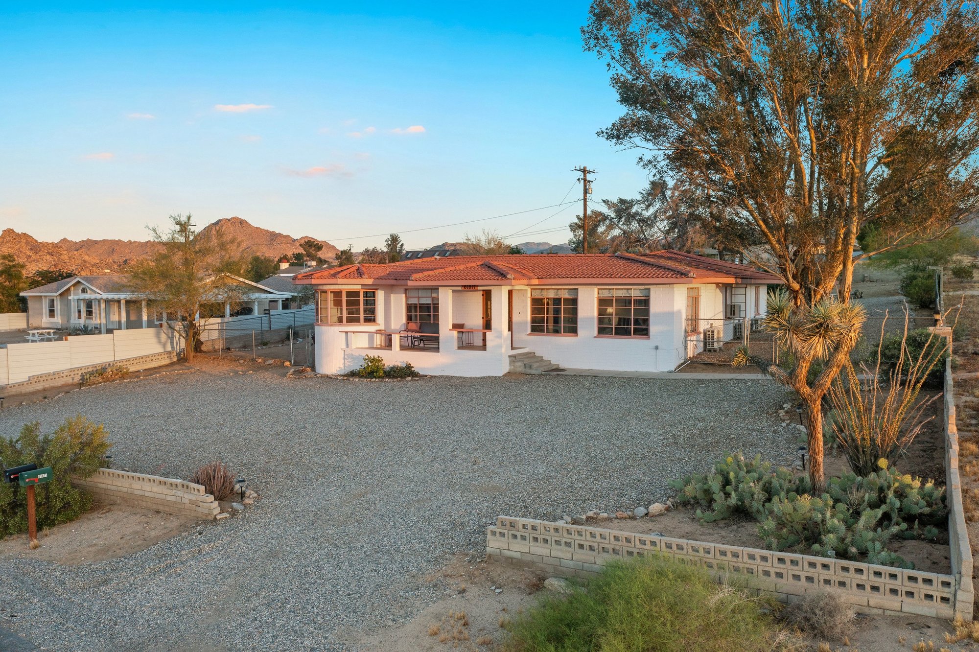  Hi-Desert Hacienda  Two Homes in Joshua Tree Village - 物件實景