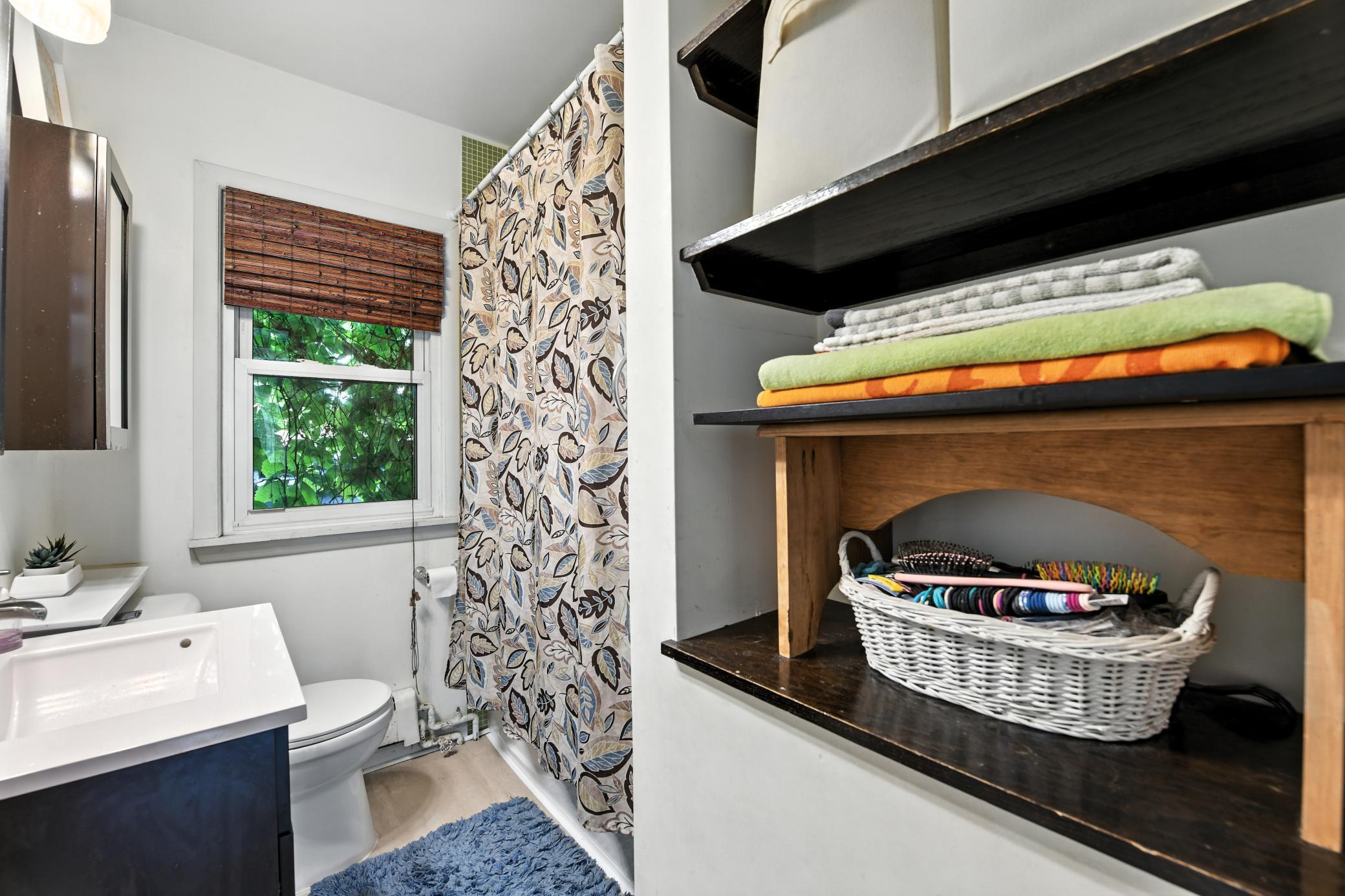 Minneapolis, Minnesota, 55405, United States, 4 Bedrooms Bedrooms, ,1 BathroomBathrooms,Residential,For Sale,1905898