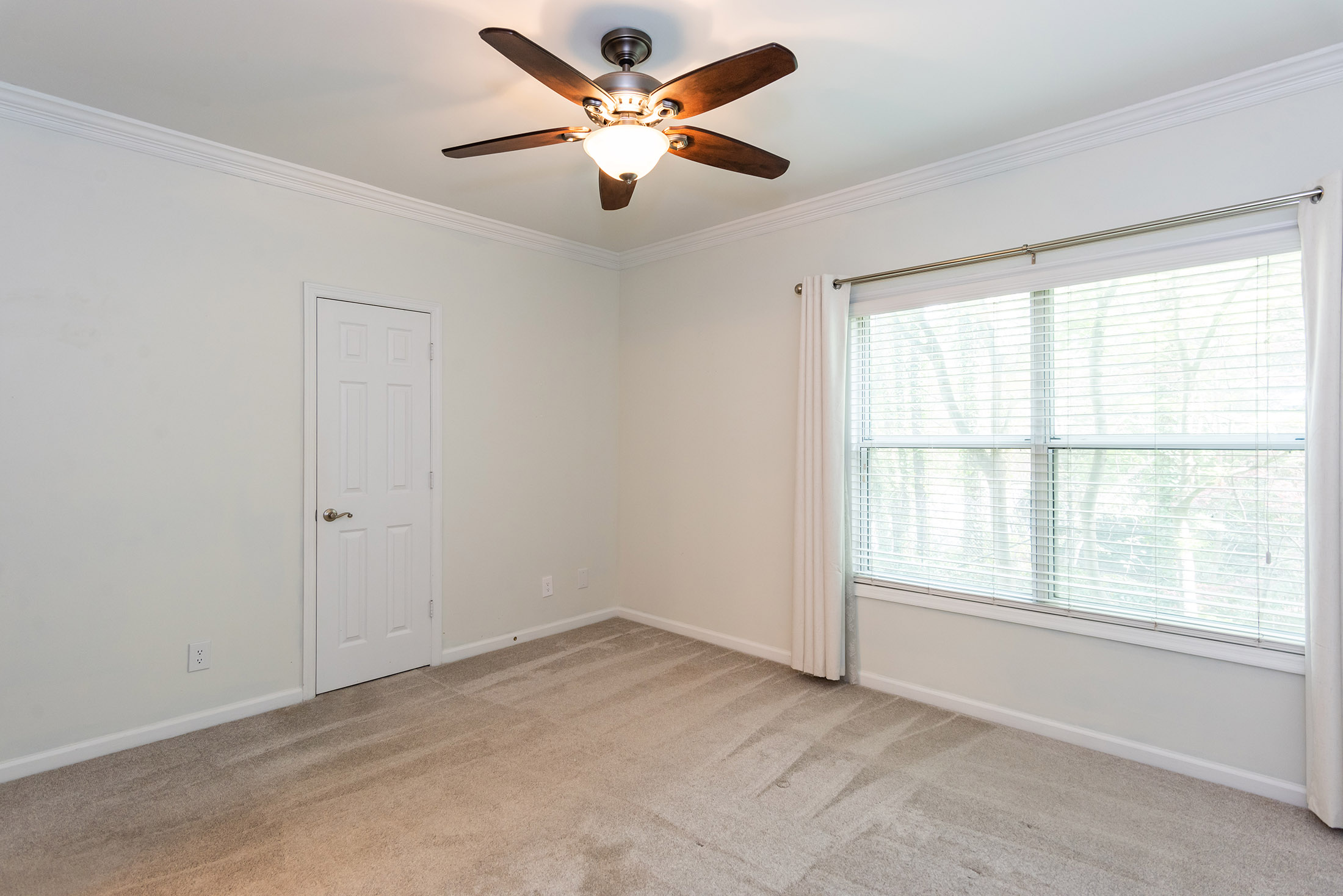  Spacious Corner Unit Condo in Resort-Style Community - 物件實景