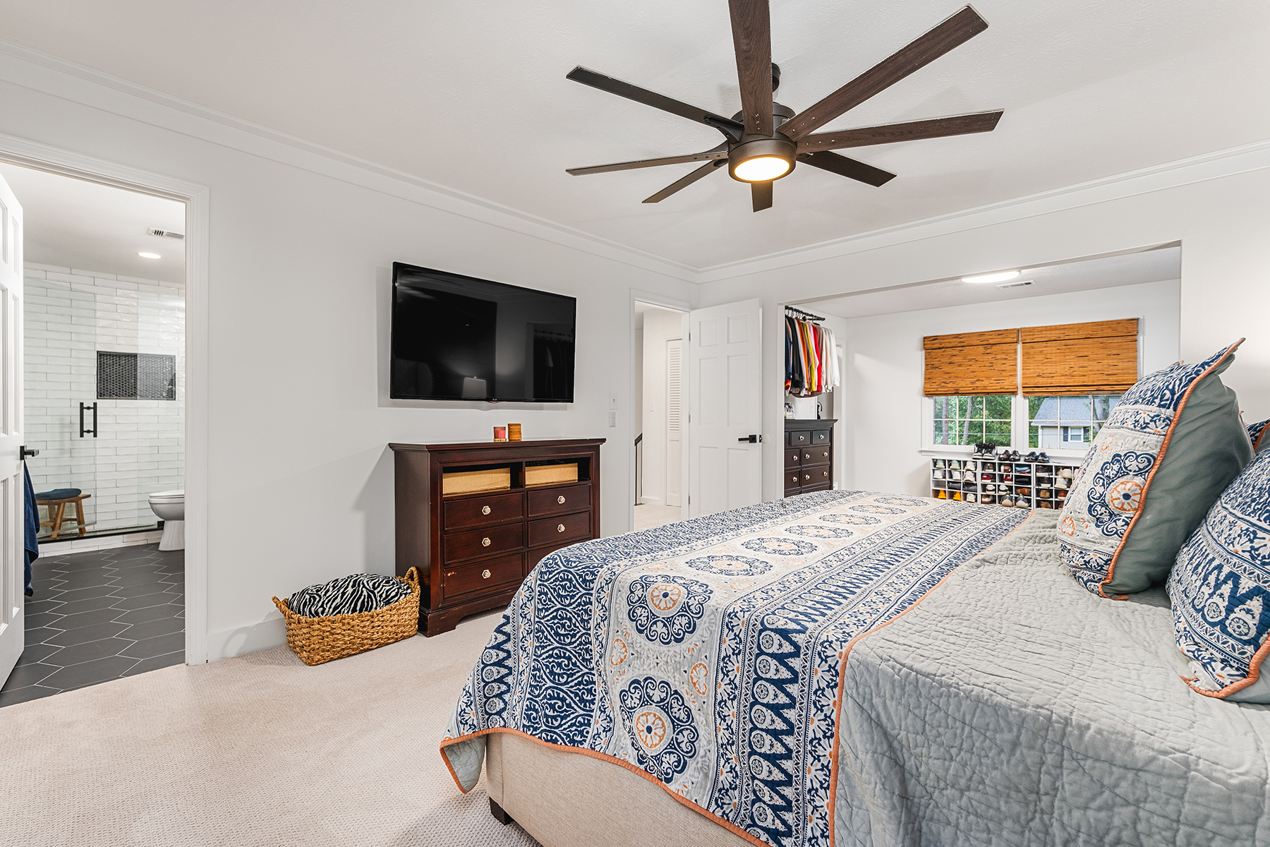  Beautifully Renovated Roswell Home Blends Contemporary Style with Classic Charm - 物件實景