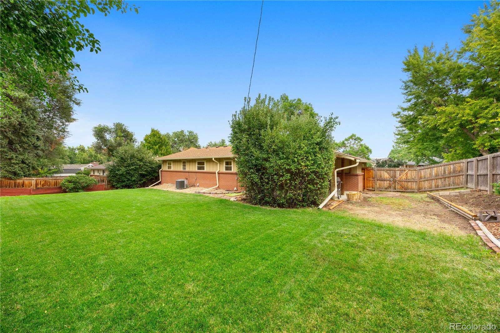 Lakewood, Colorado, 80214, United States, 3 Bedrooms Bedrooms, ,2 BathroomsBathrooms,Residential,For Sale,1940833