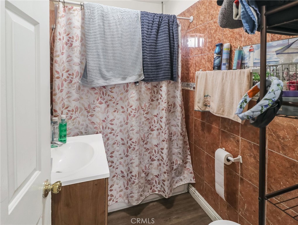 Los Angeles, California, 90003, United States, 5 Bedrooms Bedrooms, ,3 BathroomsBathrooms,Residential,For Sale,1935114