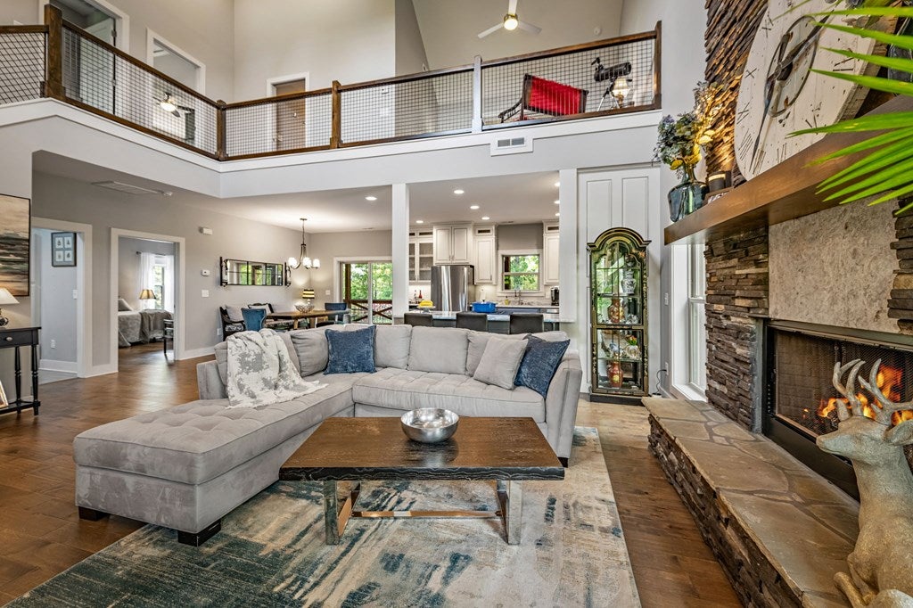 Blairsville, Georgia, 30512, United States, 4 Bedrooms Bedrooms, ,3 BathroomsBathrooms,Residential,For Sale,1876280