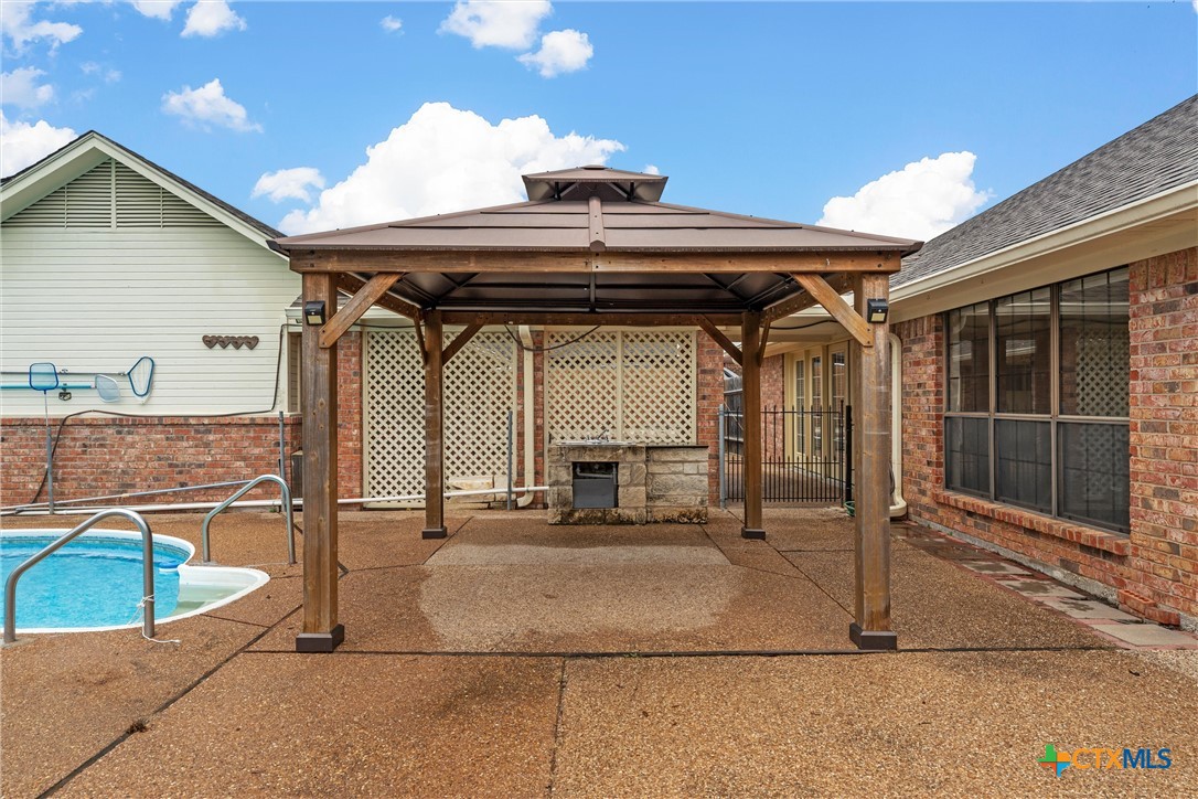 Woodway, Texas, 76712, United States, 5 Bedrooms Bedrooms, ,3 BathroomsBathrooms,Residential,For Sale,1988049