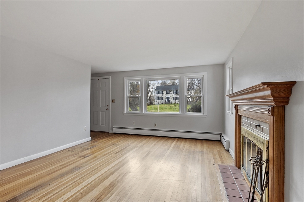 Littleton, Massachusetts, 01460, United States, 3 Bedrooms Bedrooms, ,1 BathroomBathrooms,Residential,For Sale,1991469