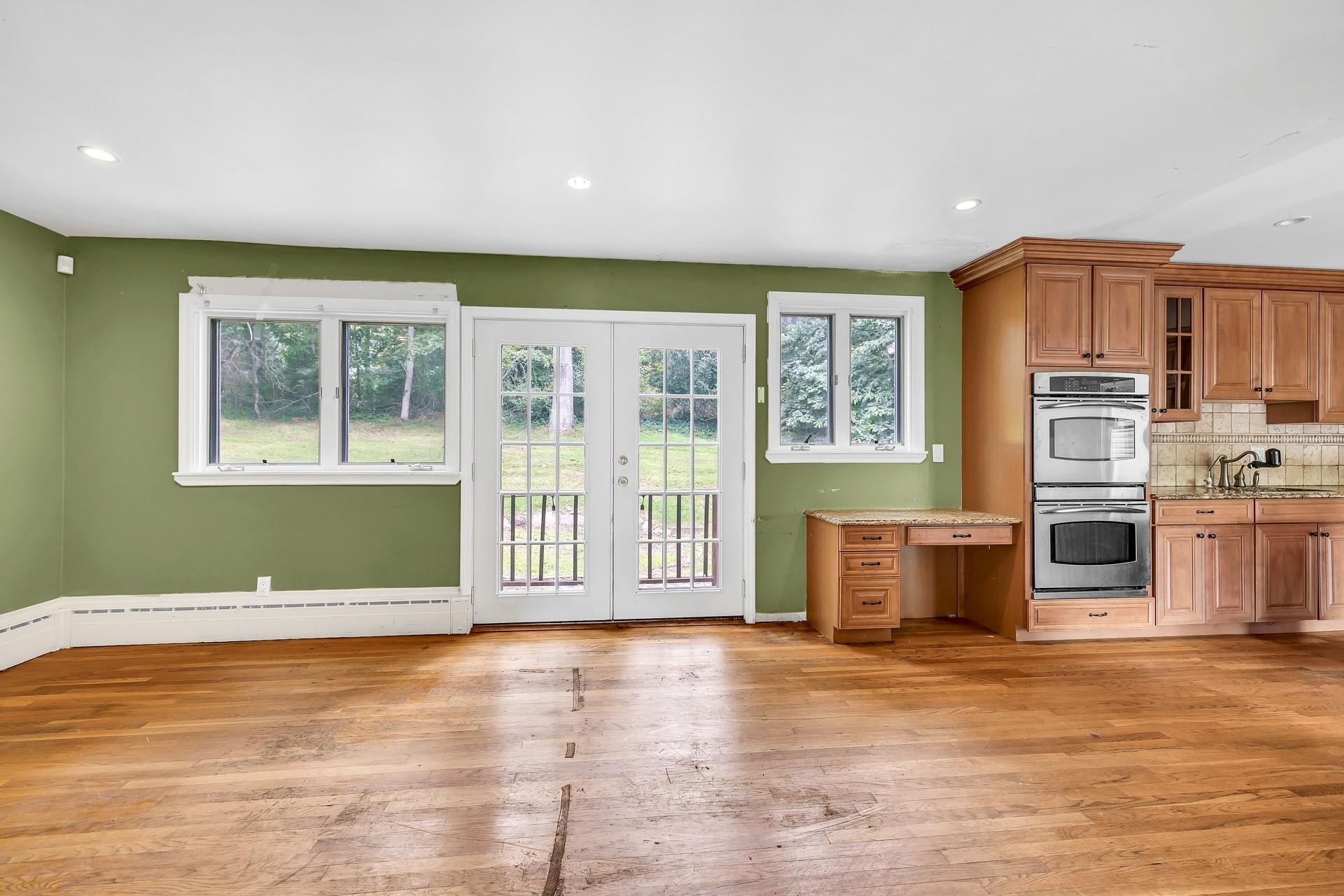 Huntington, New York, 11743, United States, 4 Bedrooms Bedrooms, ,3 BathroomsBathrooms,Residential,For Sale,1895271