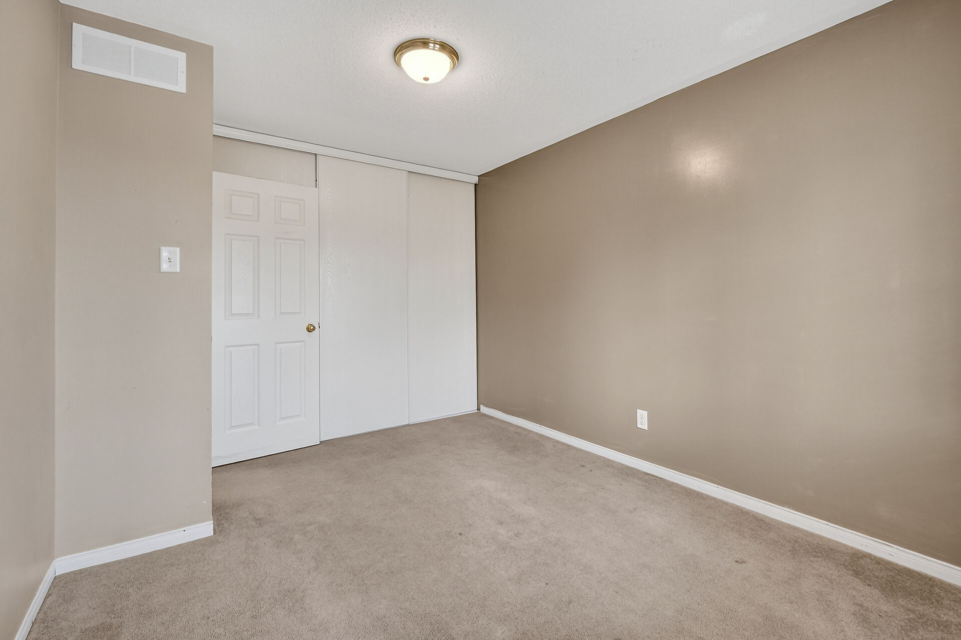 Ottawa, Ontario, K2W1E1, CA, 3 Bedrooms Bedrooms, ,3 BathroomsBathrooms,Residential,For Sale,1995671