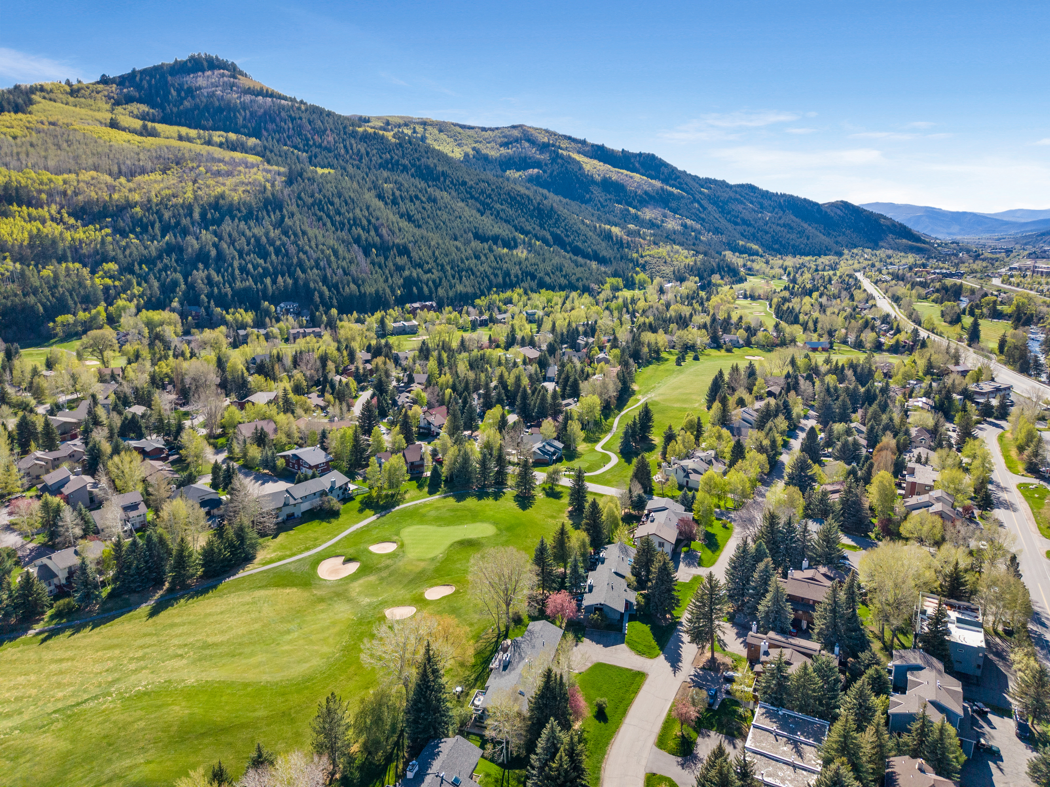 Eagle-Vail Residence Delivers a Flexible Functional layout with Strong Character - 物件實景