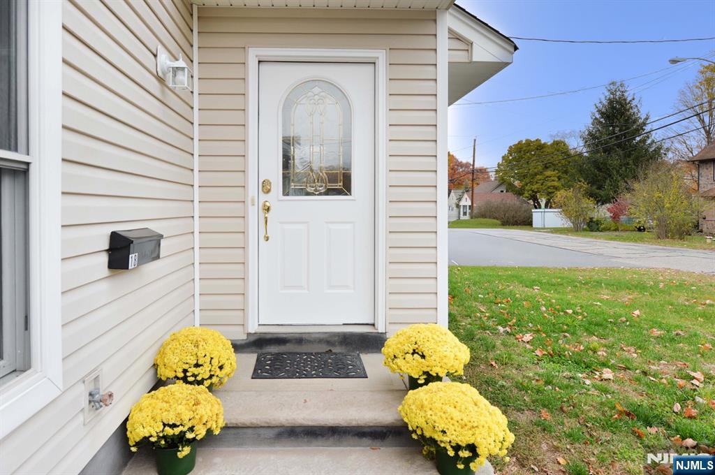 Mahwah, New Jersey, 07430, United States, 4 Bedrooms Bedrooms, ,3 BathroomsBathrooms,Residential,For Sale,1989324