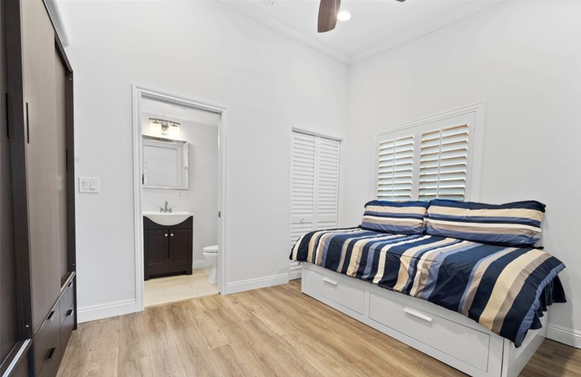 Seal Beach, California, 90740, United States, 2 Bedrooms Bedrooms, ,2 BathroomsBathrooms,Residential,For Sale,1996114