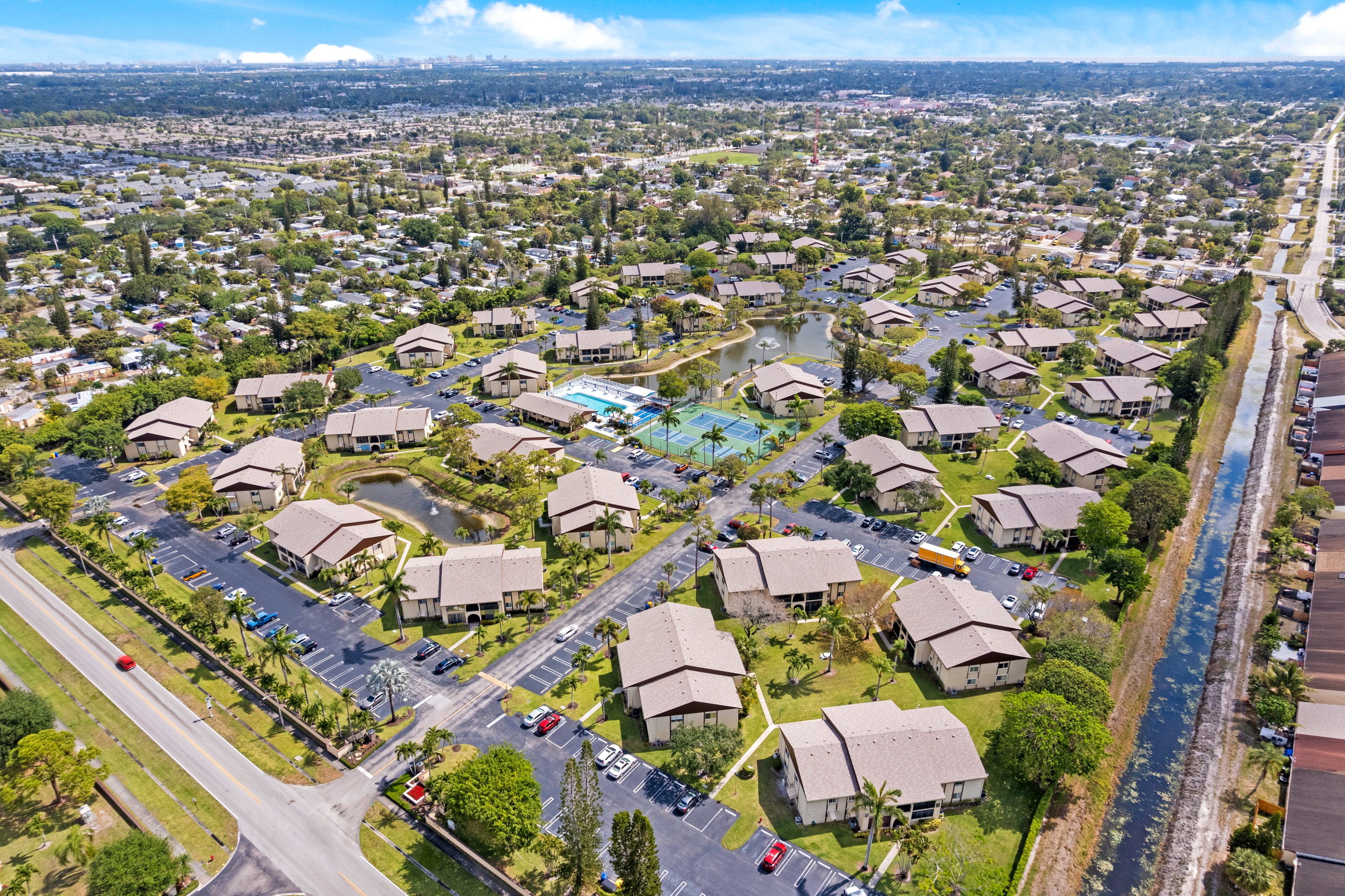  339 Pine Ridge Circle, Greenacres, FL, 33463 - 物件實景
