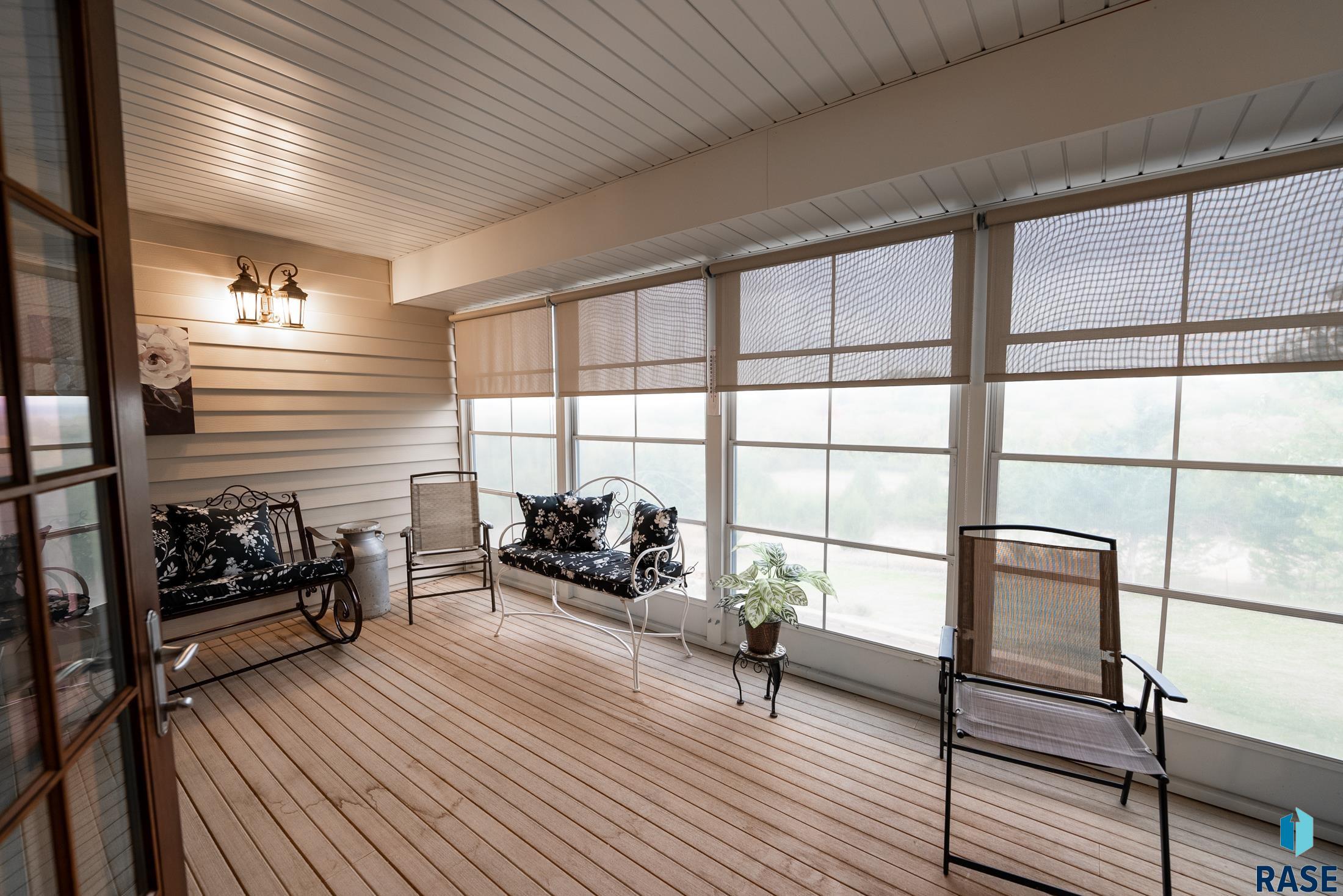 Yankton, South Dakota, 57078, United States, 6 Bedrooms Bedrooms, ,4 BathroomsBathrooms,Residential,For Sale,1975294