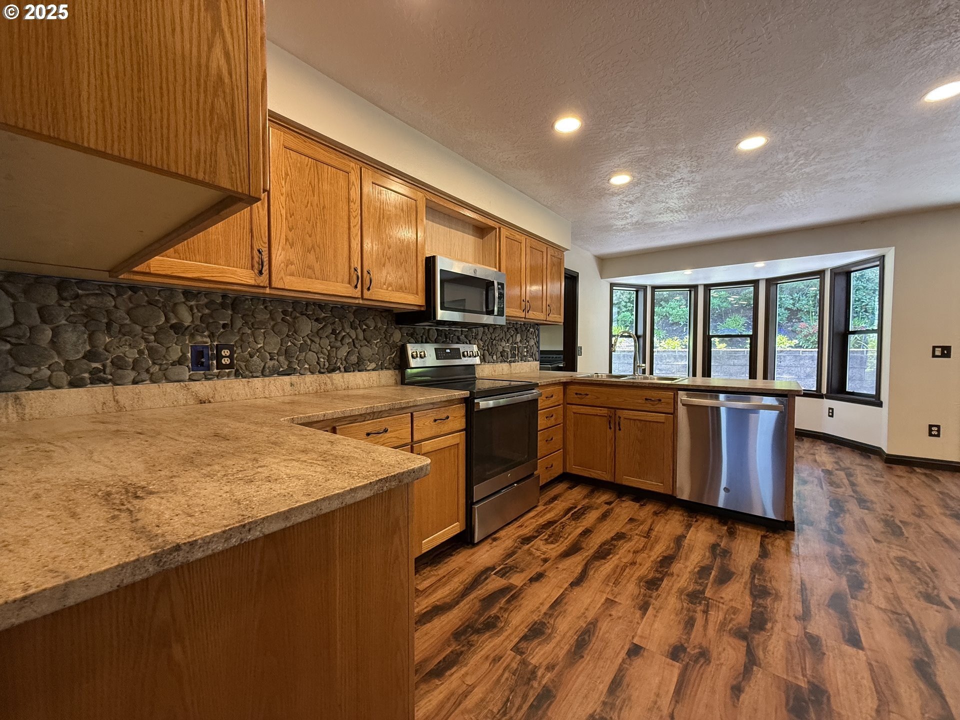 Brookings, Oregon, 97415, United States, 3 Bedrooms Bedrooms, ,2 BathroomsBathrooms,Residential,For Sale,1981548