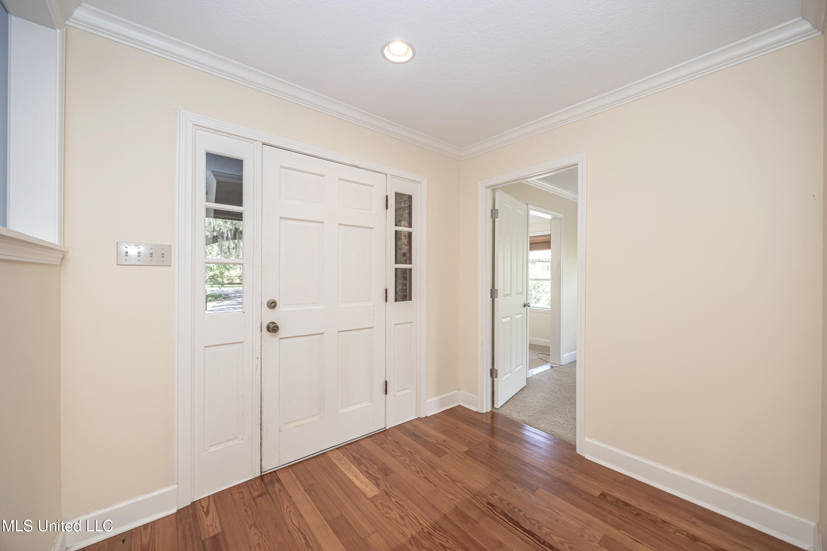 Ocean Springs, Mississippi, 39564, United States, 3 Bedrooms Bedrooms, ,3 BathroomsBathrooms,Residential,For Sale,1903607