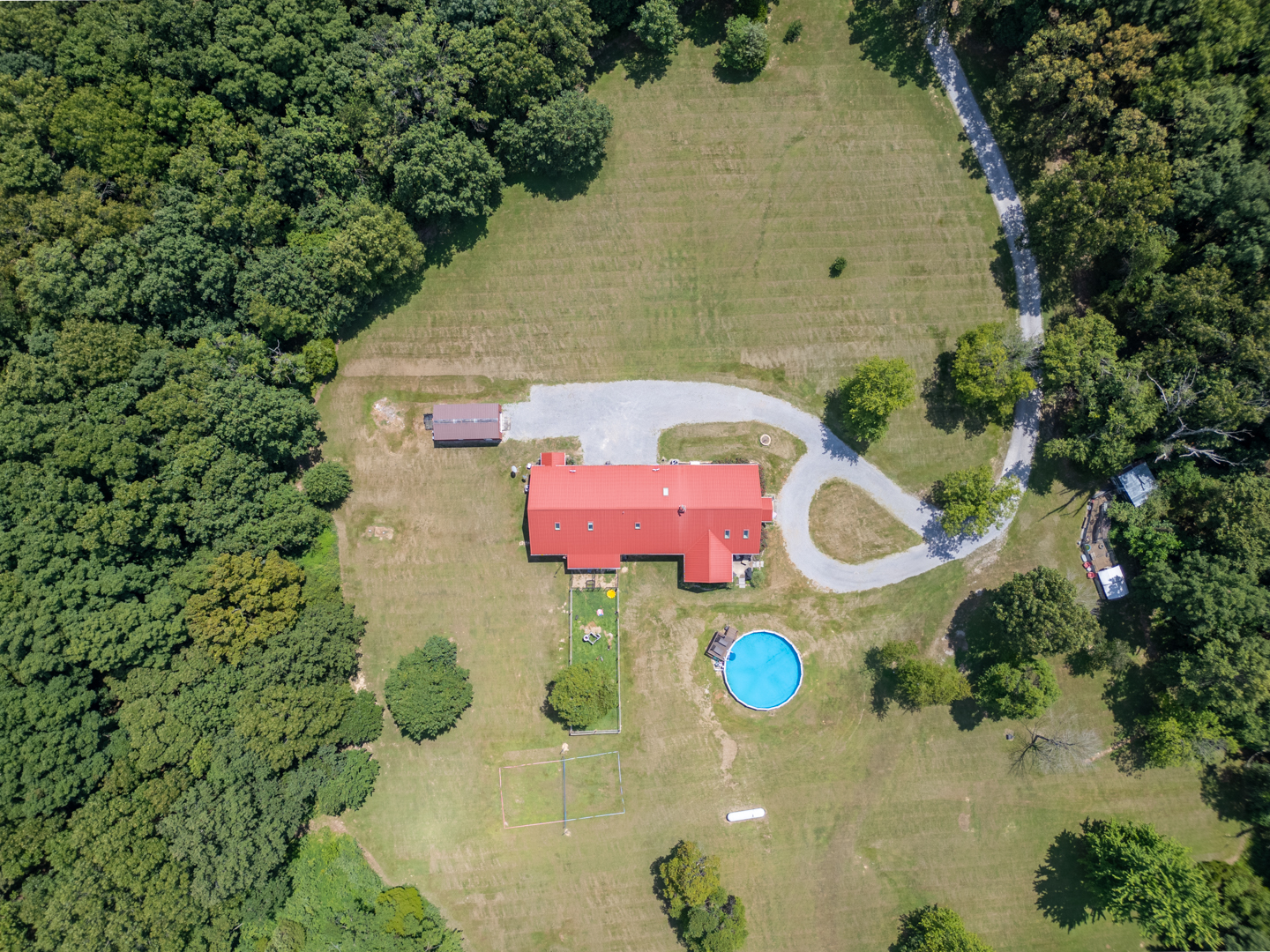 W Frankfort, Illinois, 62896, United States, 5 Bedrooms Bedrooms, ,4 BathroomsBathrooms,Residential,For Sale,1929151