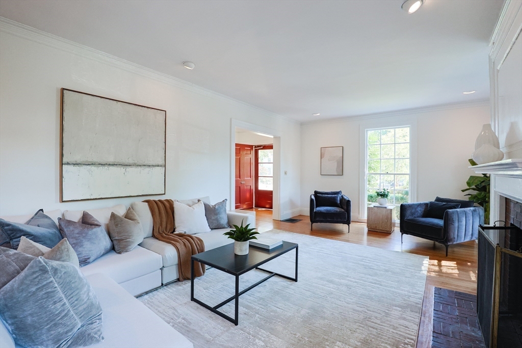 Newton, Massachusetts, 02465, United States, 5 Bedrooms Bedrooms, ,3 BathroomsBathrooms,Residential,For Sale,1939012