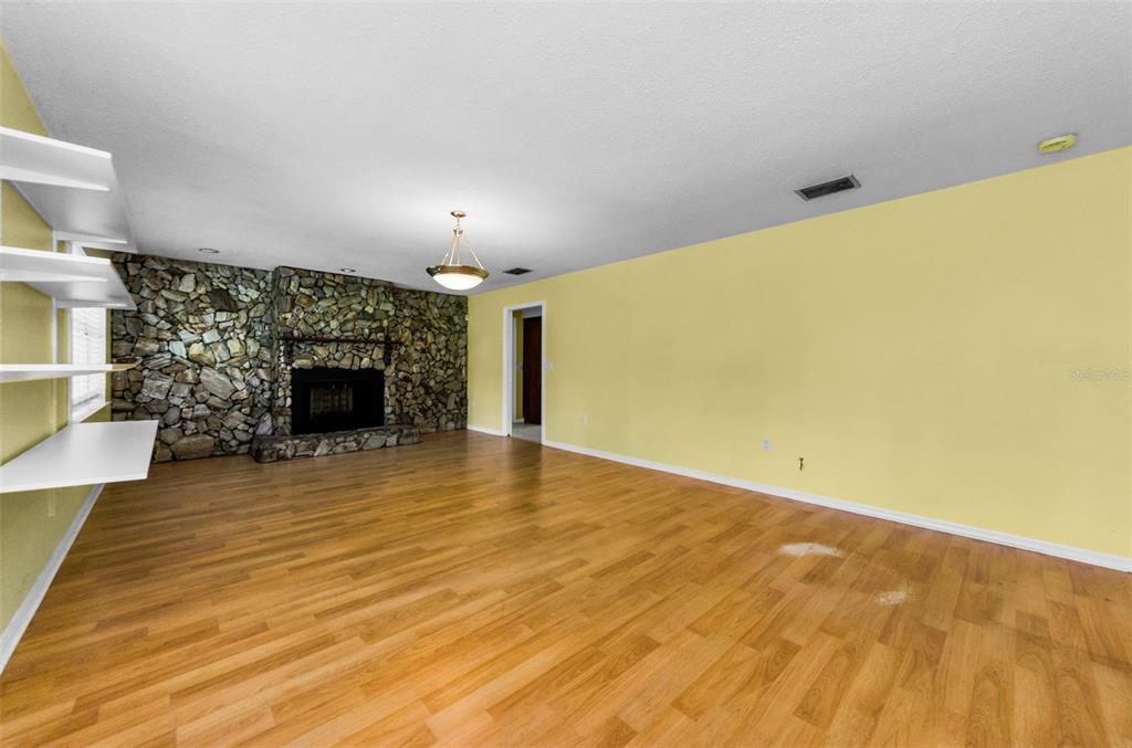 Plant City, Florida, 33566, United States, 3 Bedrooms Bedrooms, ,2 BathroomsBathrooms,Residential,For Sale,1932483